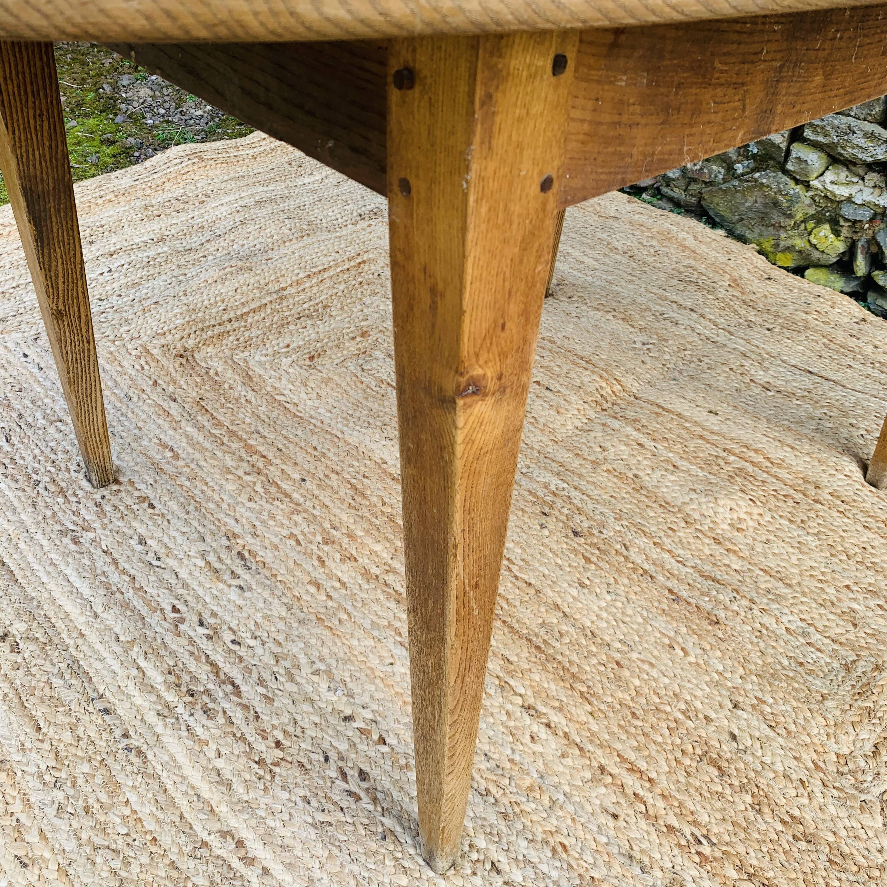 Oval farmhouse table 141.5 cm