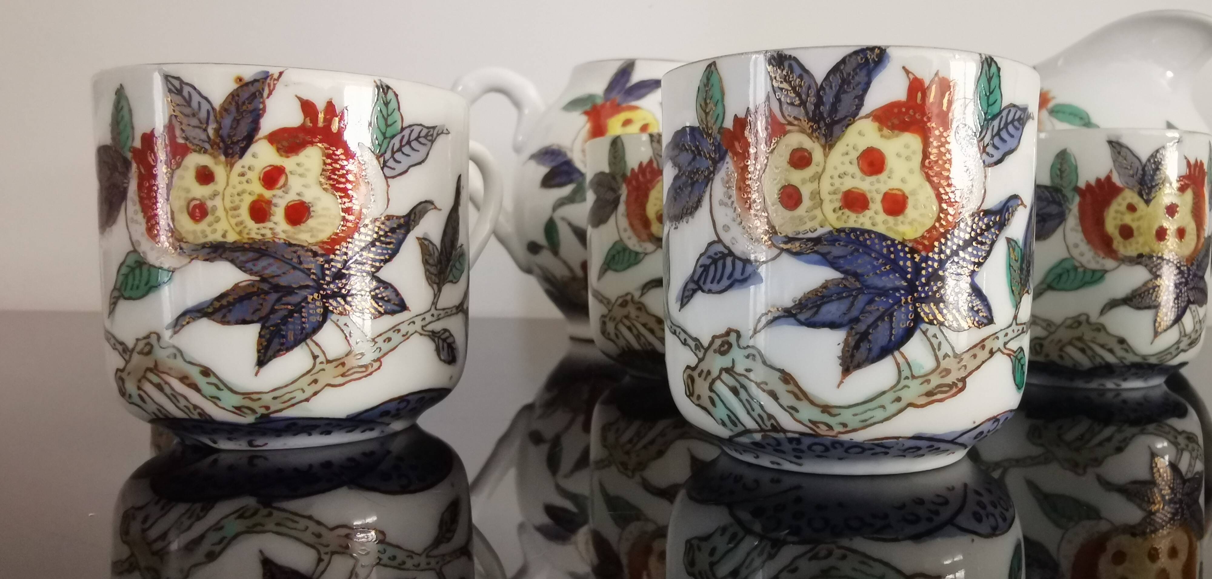 Set of 6 porcelain cups, 6 saucers, teapot and milk jug