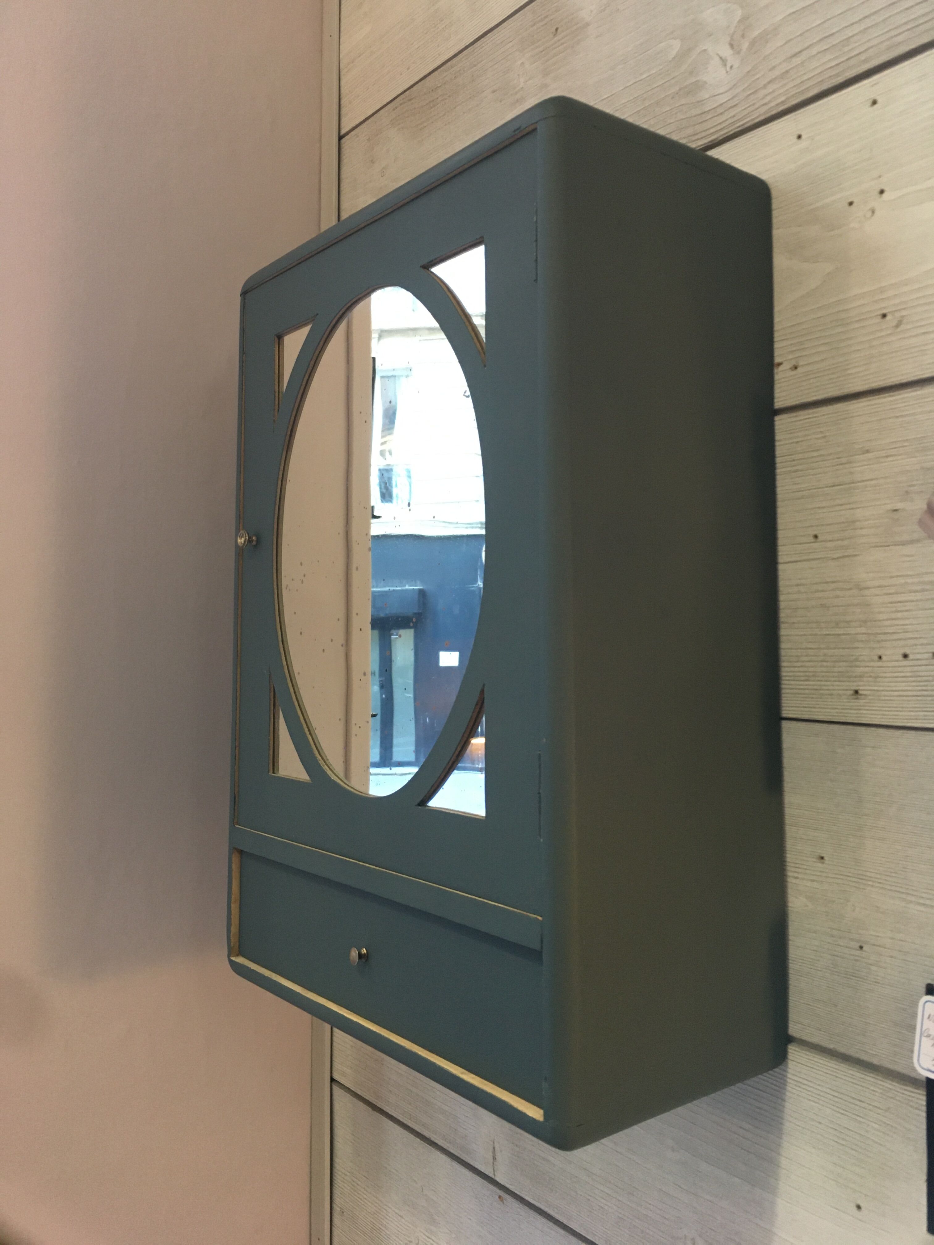 Wall-mounted toilet cabinet