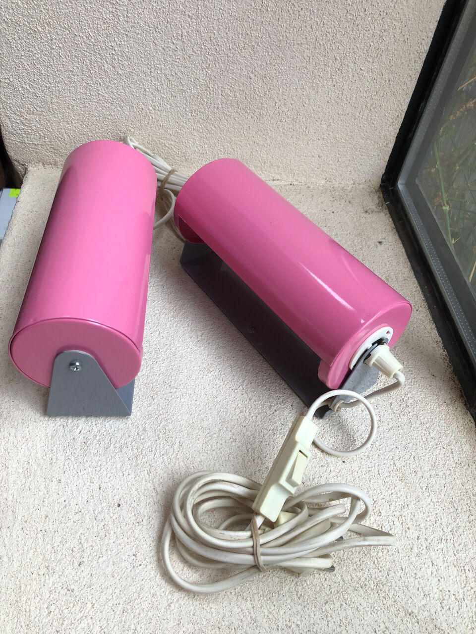 pink Ikea wall lamp V413
