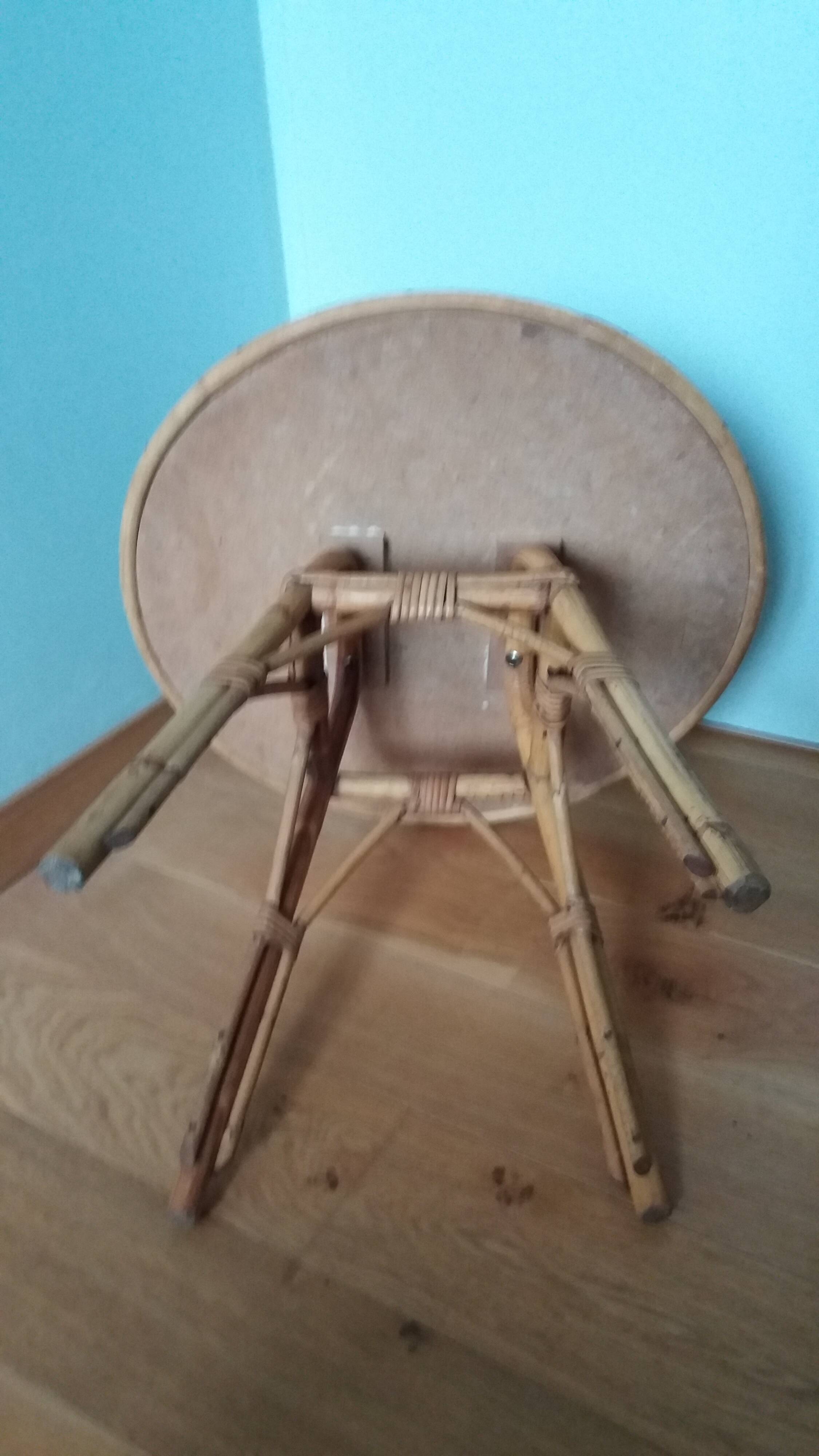 Round coffee table in wicker and bamboo