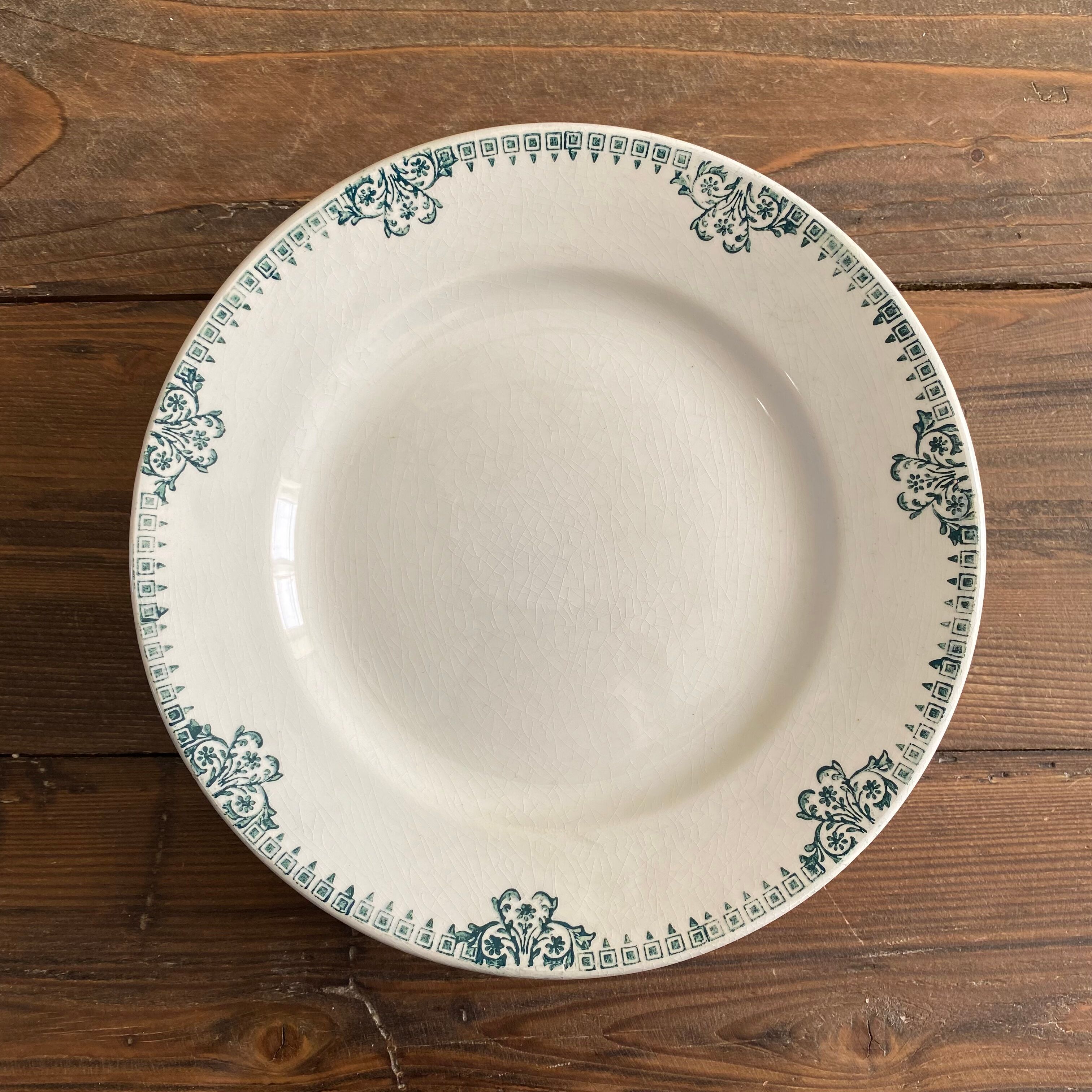 Service st Amand land of iron plates and dishes