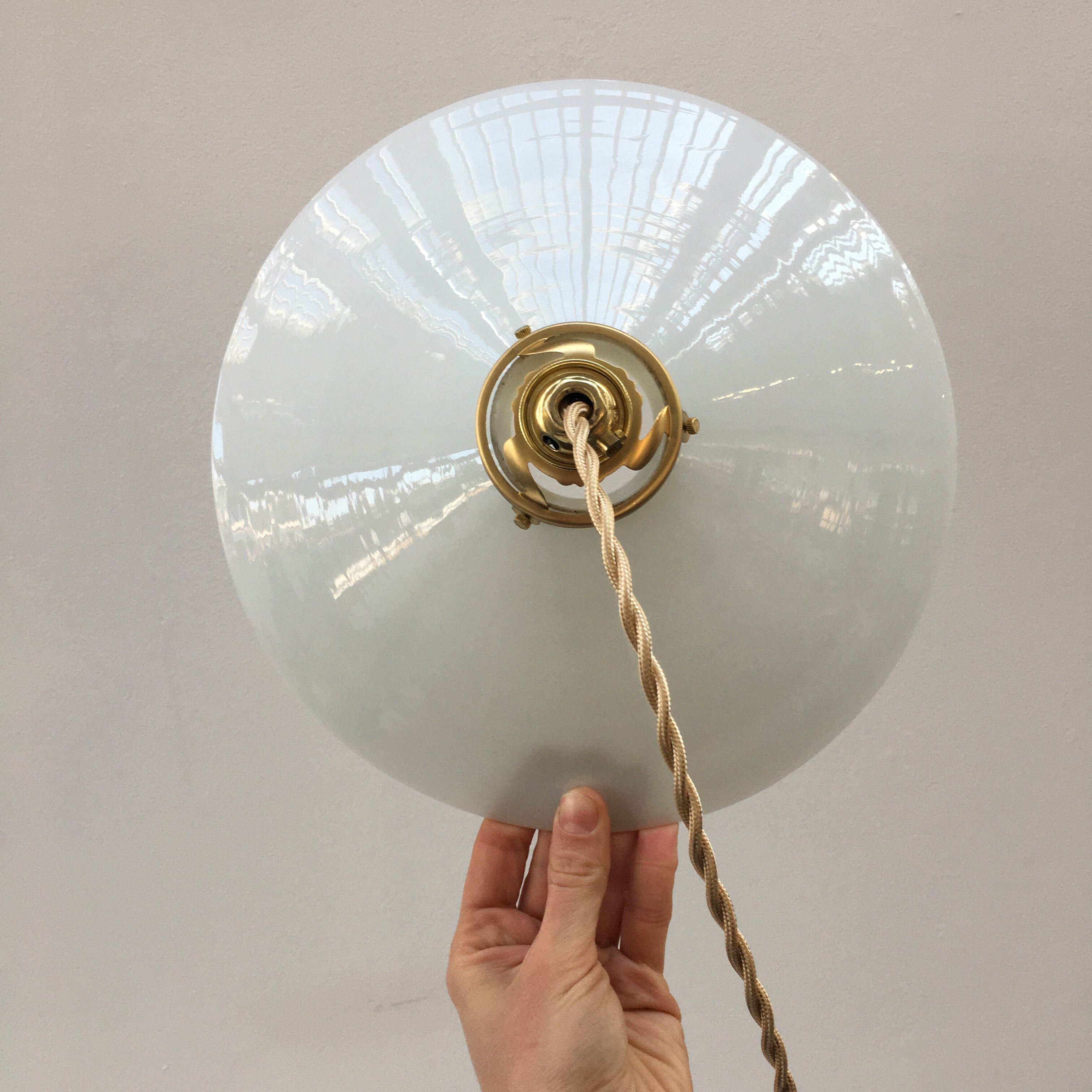 Pair of suspensions in white opaline