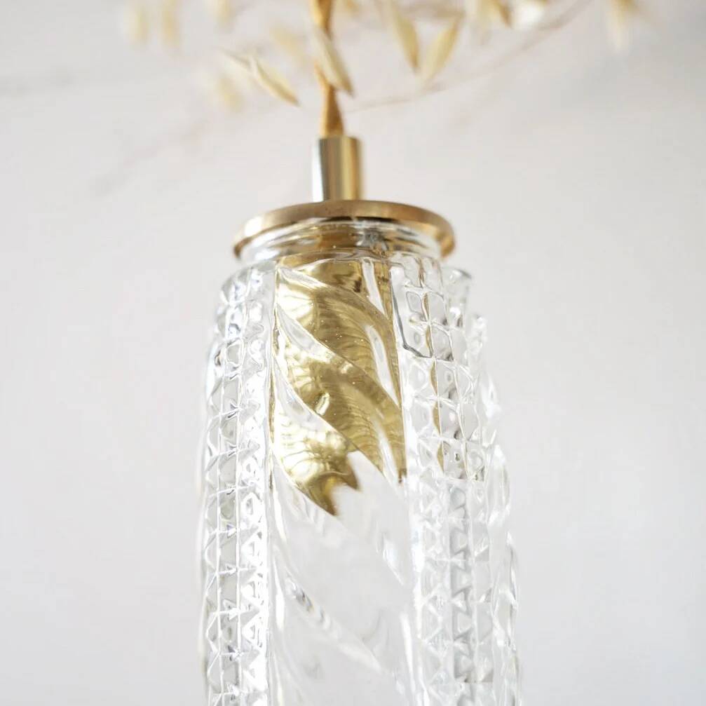 Chiseled glass suspension