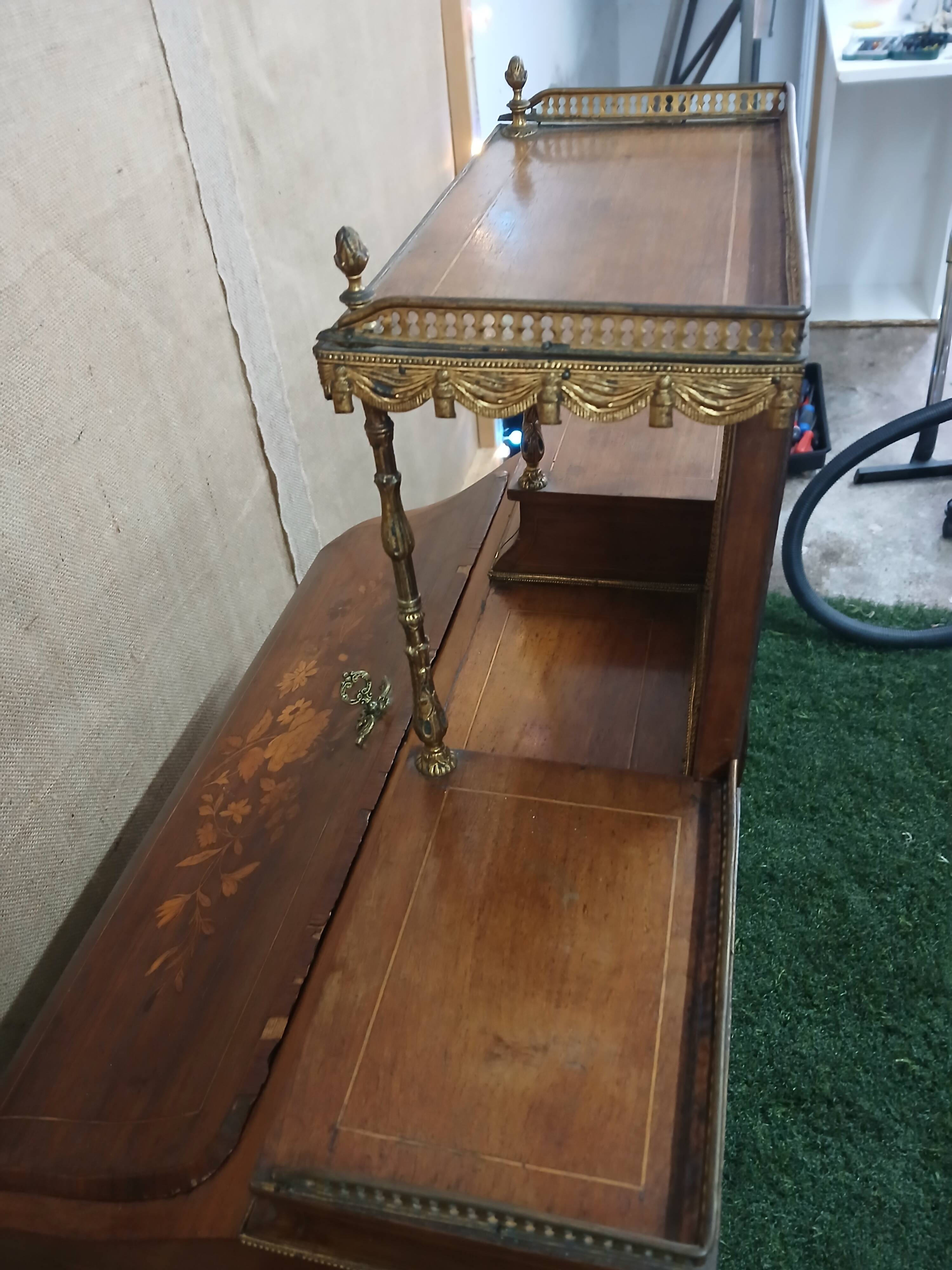 Lady secretary's office