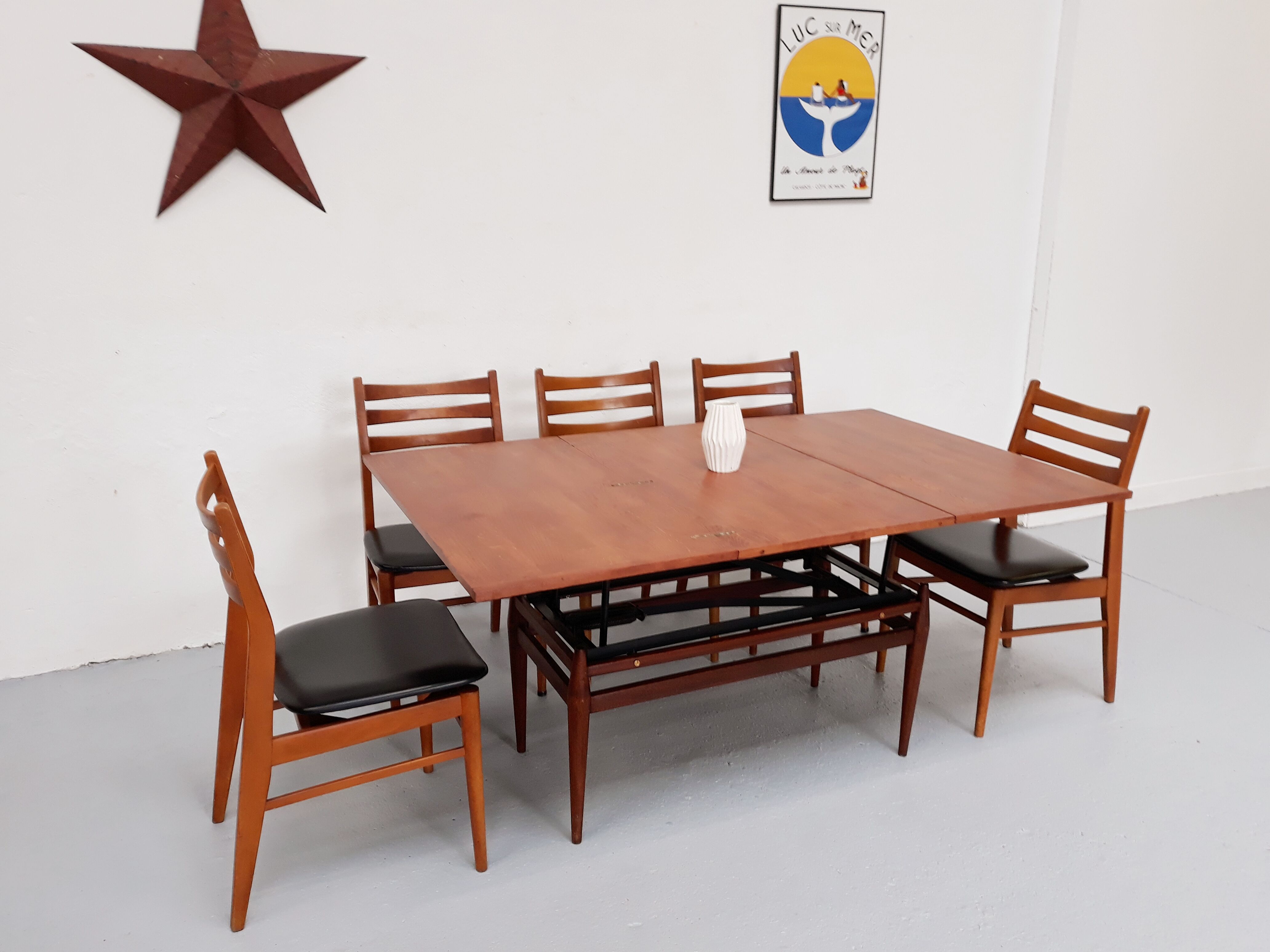 Flexible scandinavian vintage coffee table