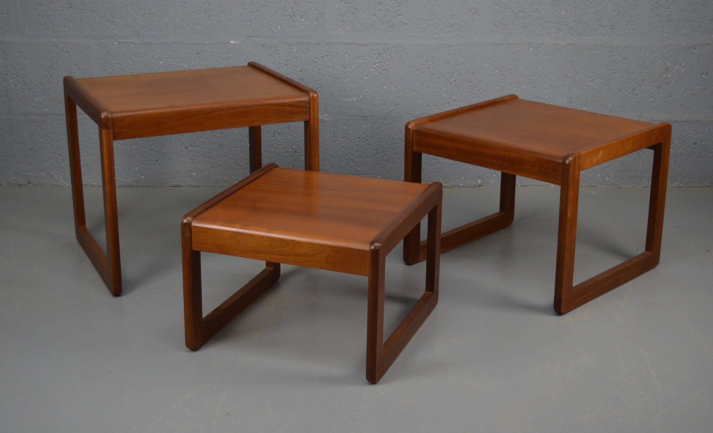 Pull out tables 1960