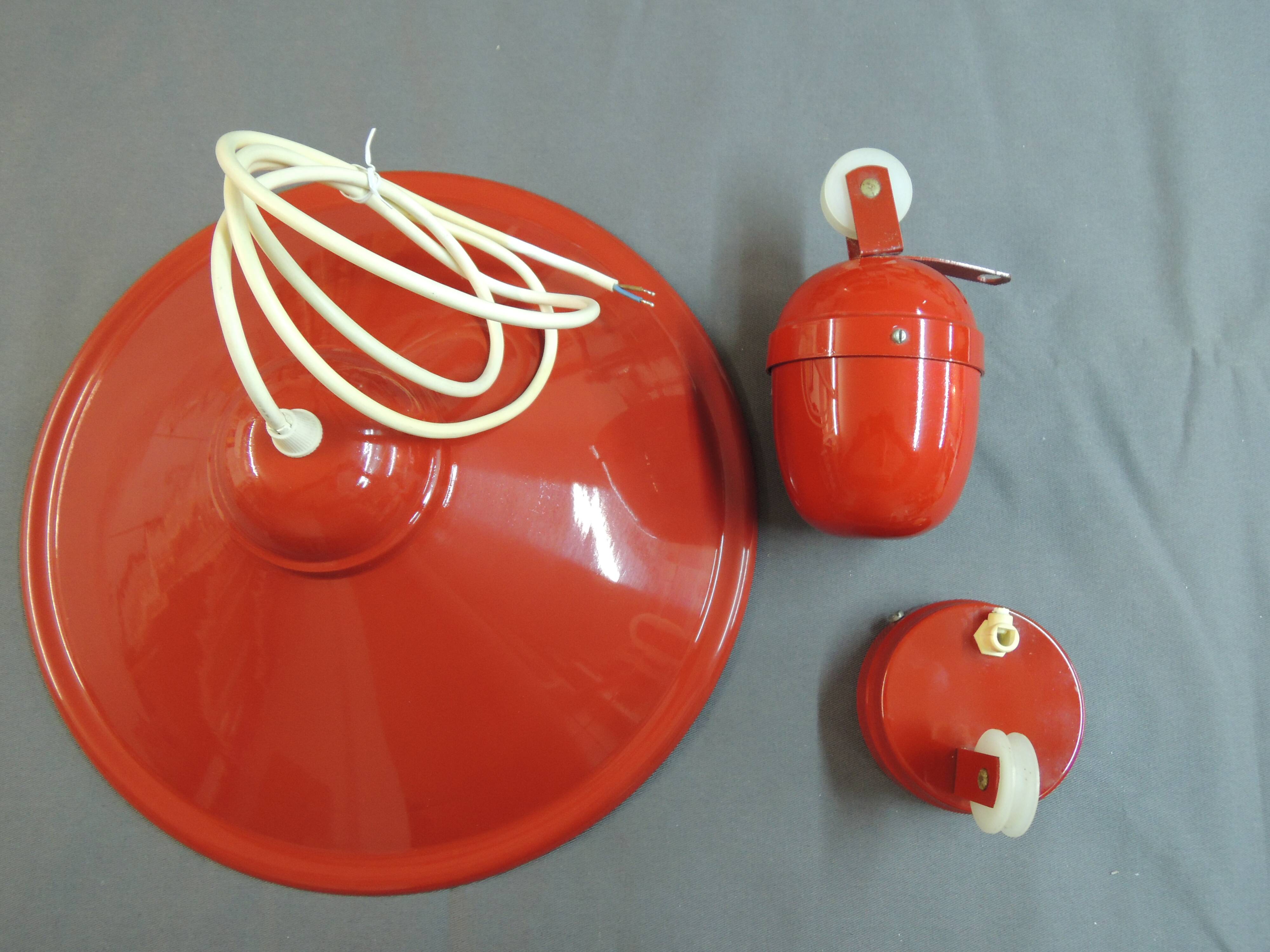 Red metal suspension rises and lowers.