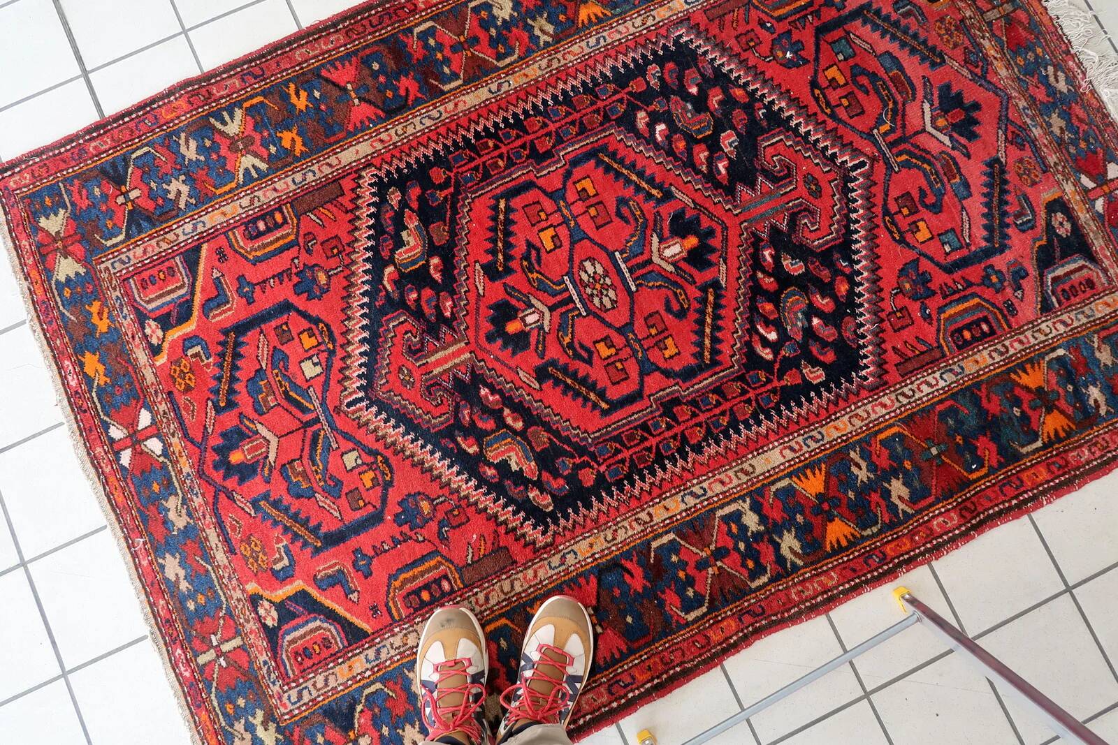 Handmade vintage Persian Hamadan rug 137cm x 194cm, 1960s