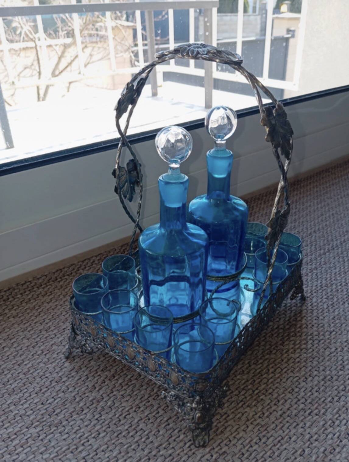 Blue liqueur service with its stand