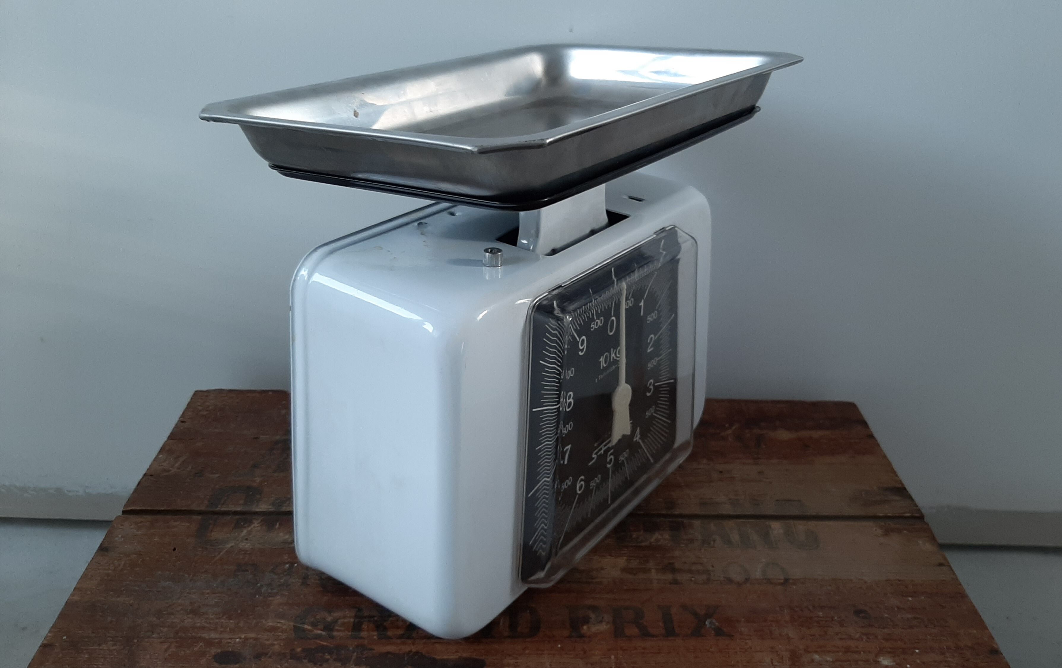 Stube West Germany white vintage kitchen scale