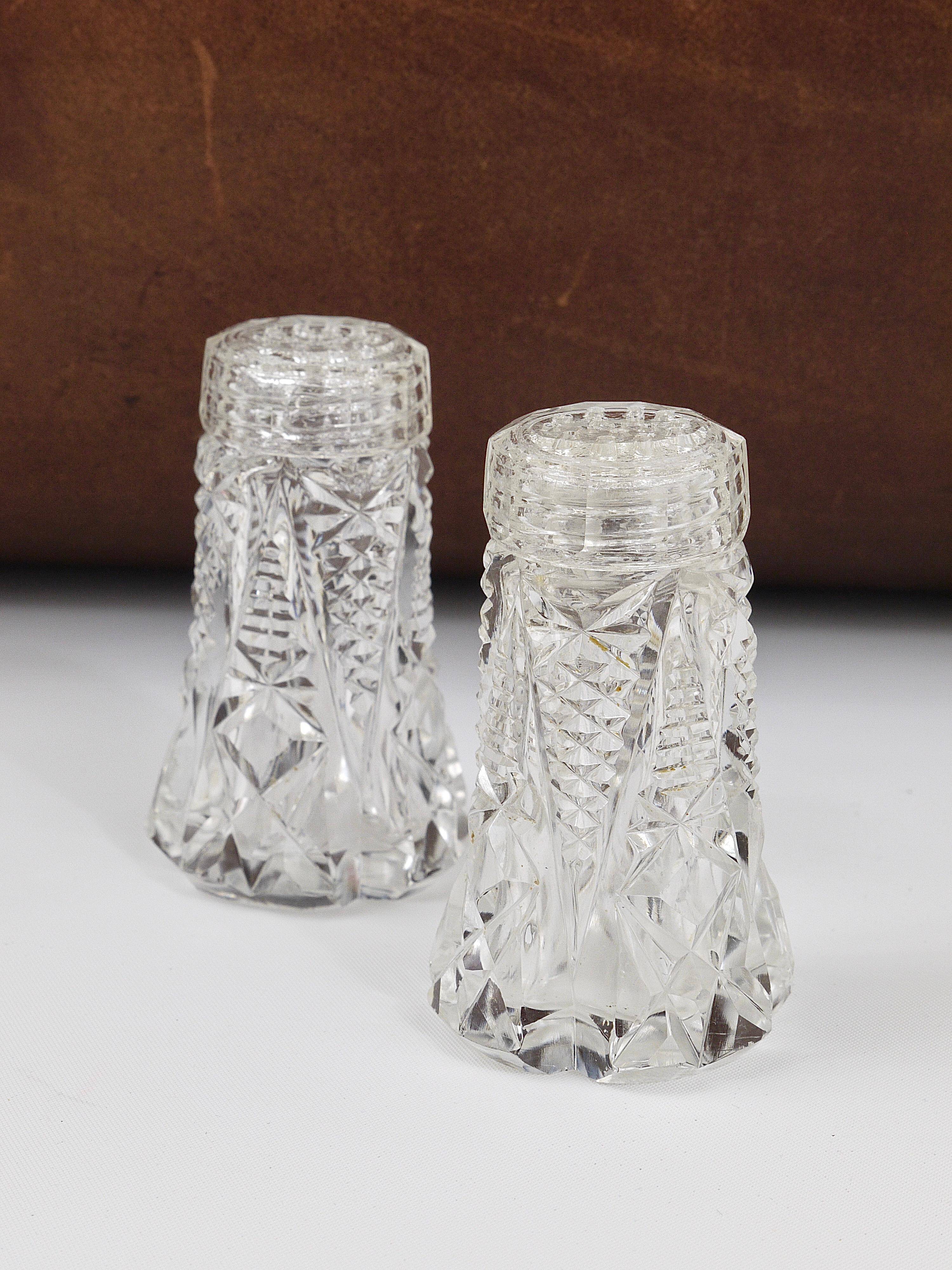 French Art Nouveau salt and pepper shakers, faceted crystal glass from the 1920s.