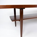 Table basse en teck avec tuiles bleues de design danois des années 1960.
