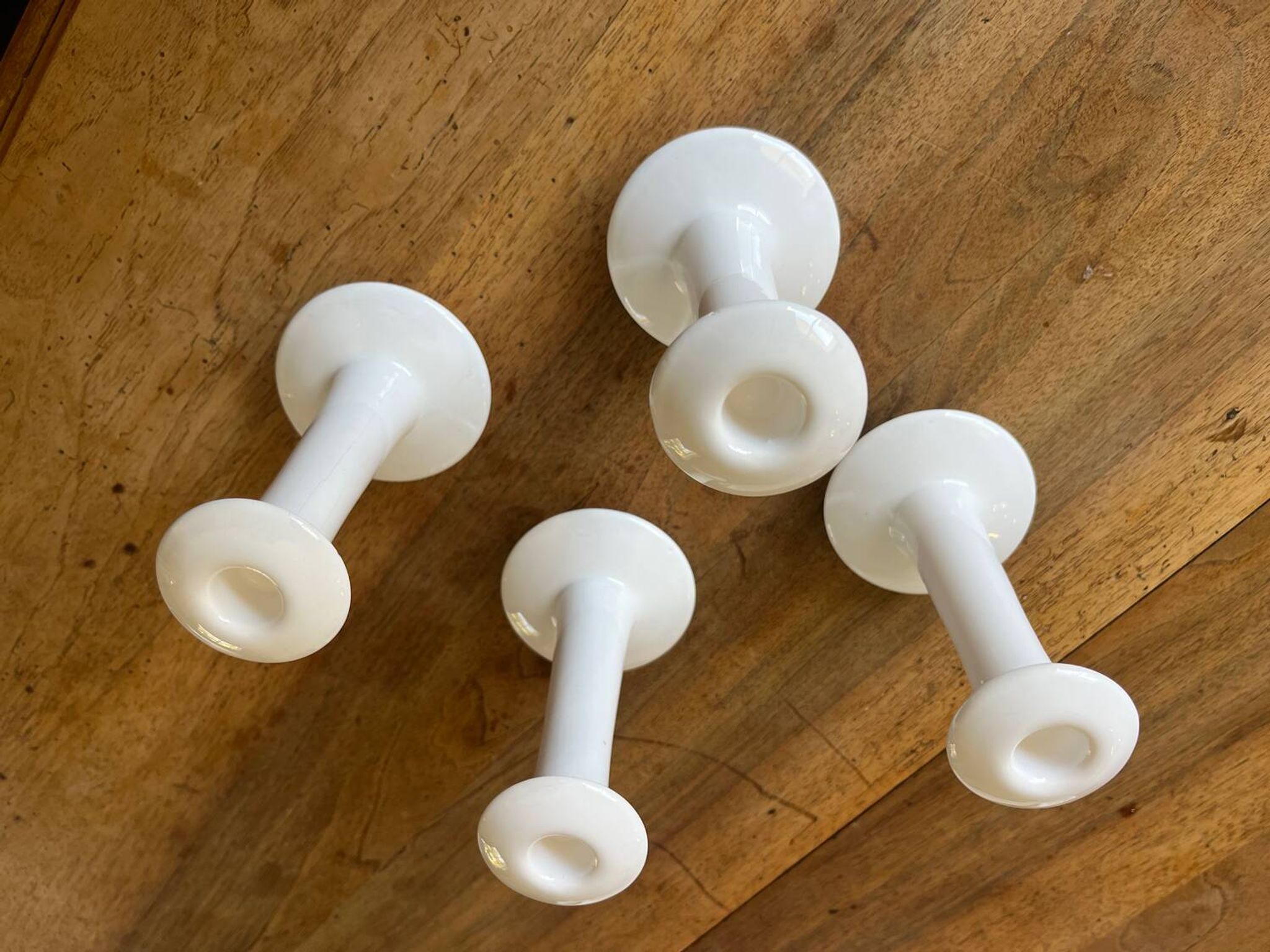 Set of 4 white ceramic candle holders