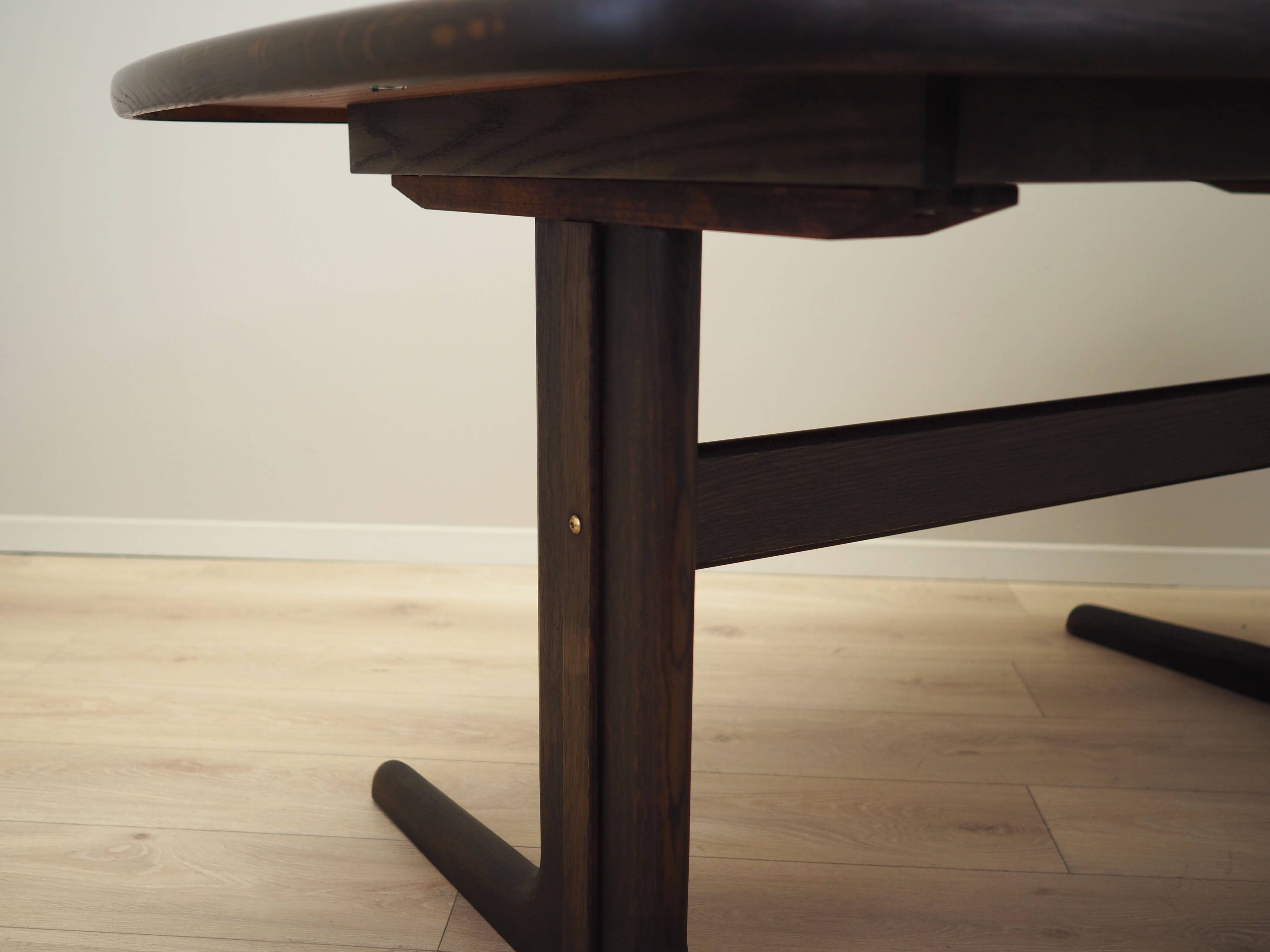 Table en chêne, design danois, années 1970, fabricant : Skovby