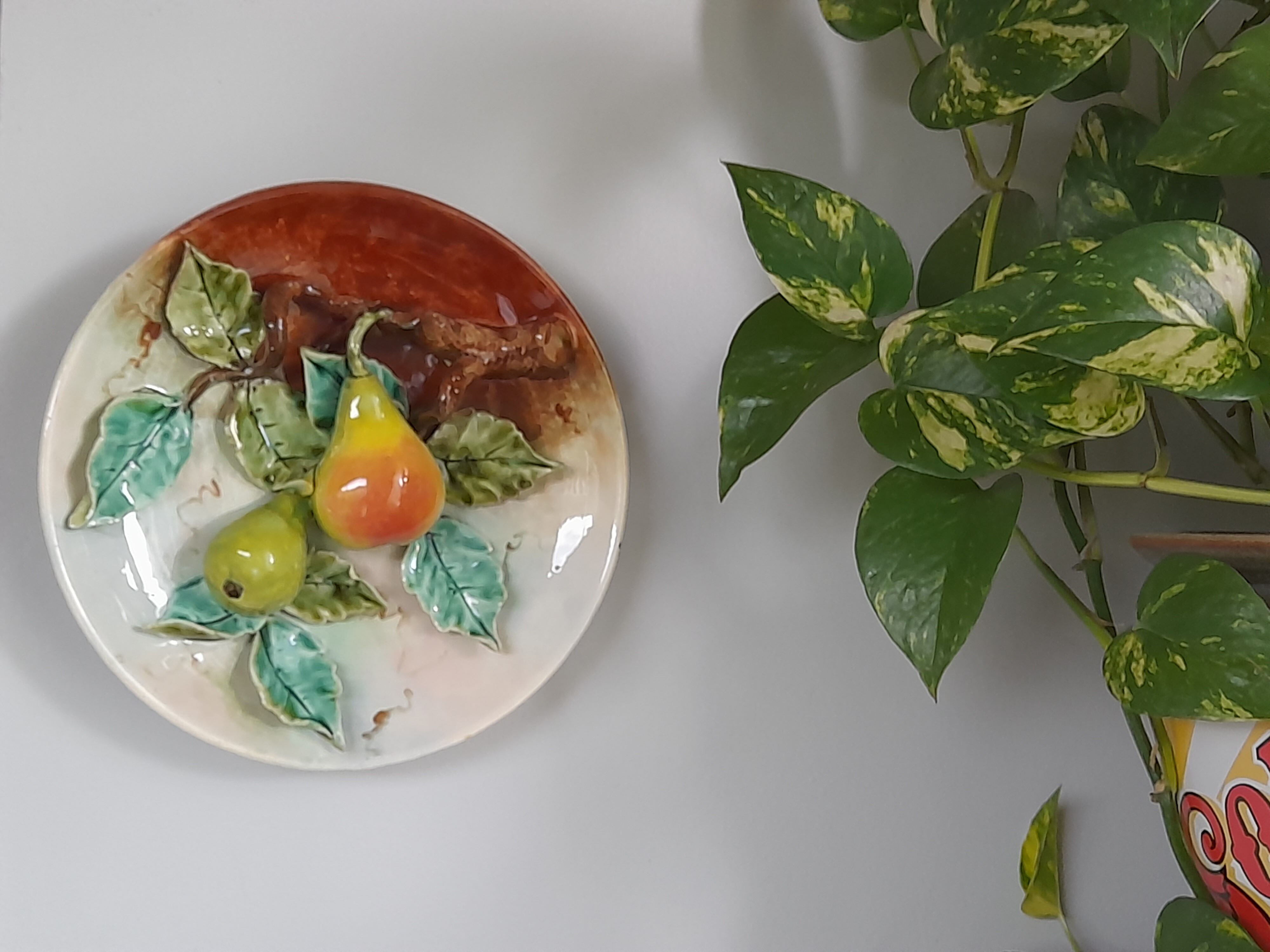 Plate slurry decoration of pears