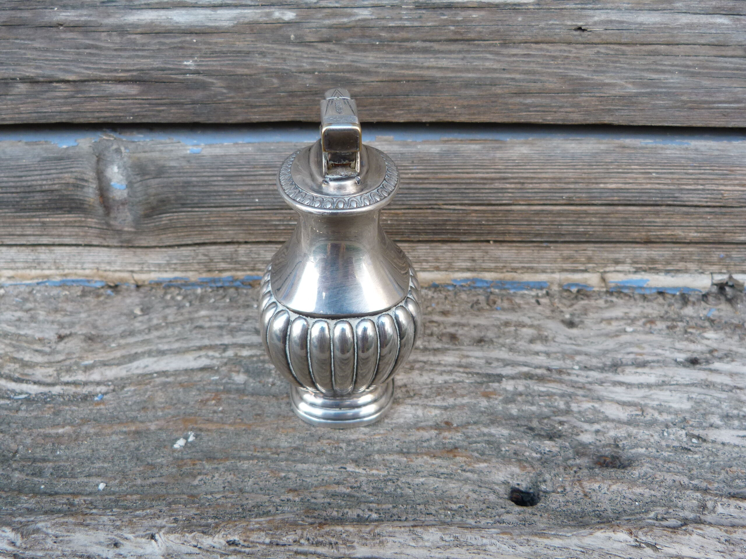 Berney Thada table lighter oil lighter