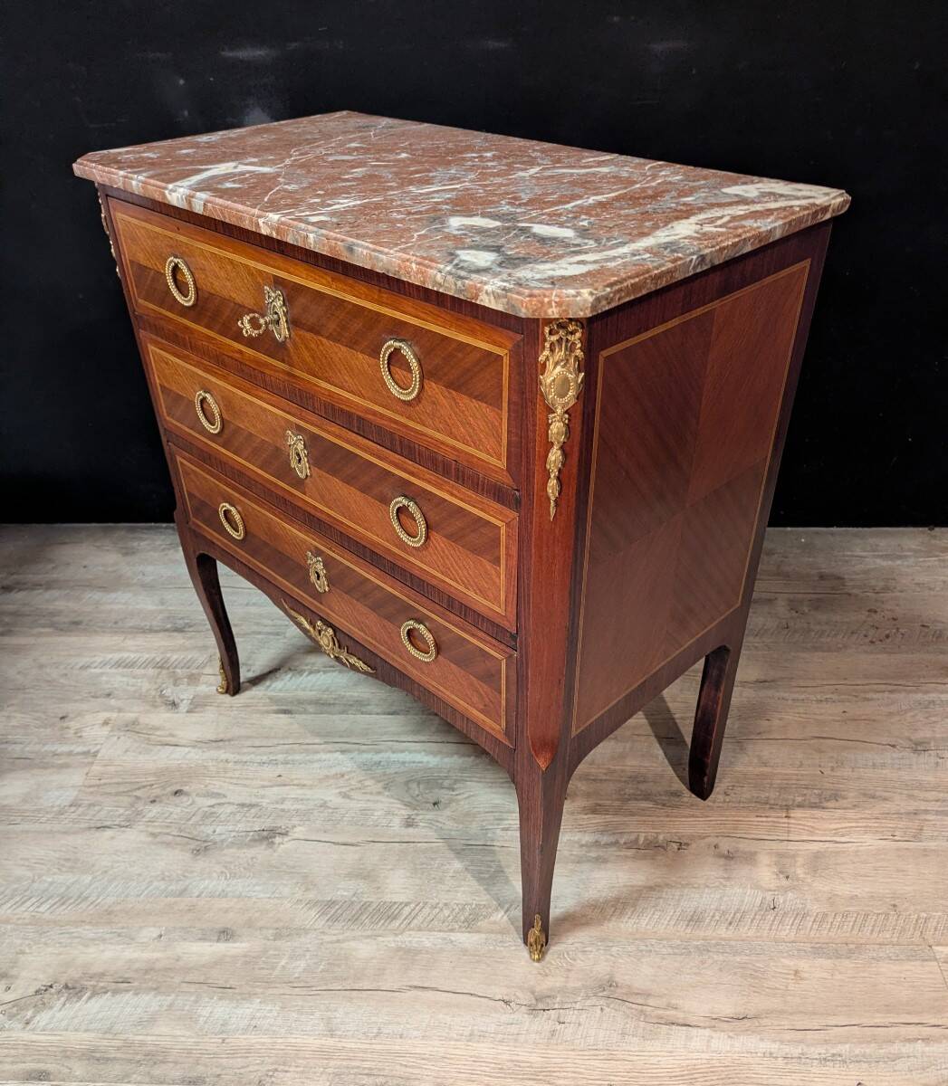 Commode Louis XV en bois de rose avec marbre