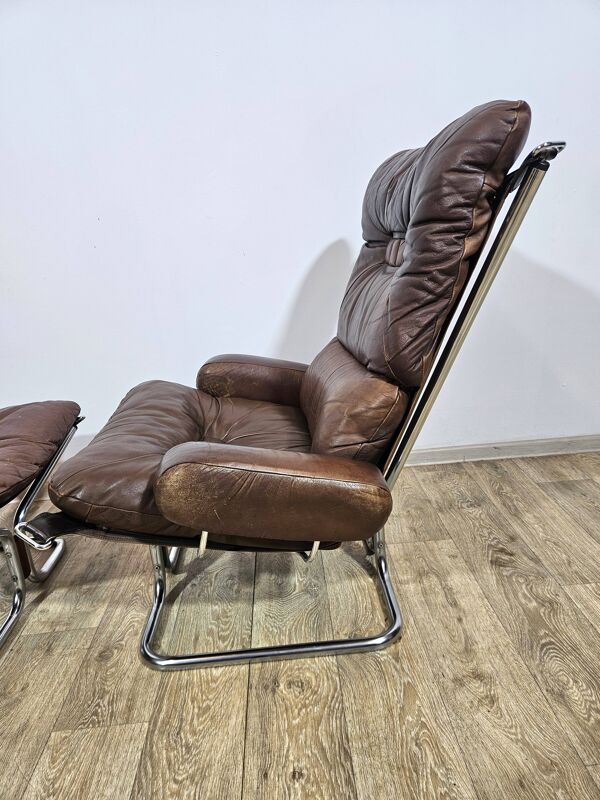 Fauteuil avec repose-pieds, Westnofa, ''Fauteuil à ailes et repose-pieds'', conçu par