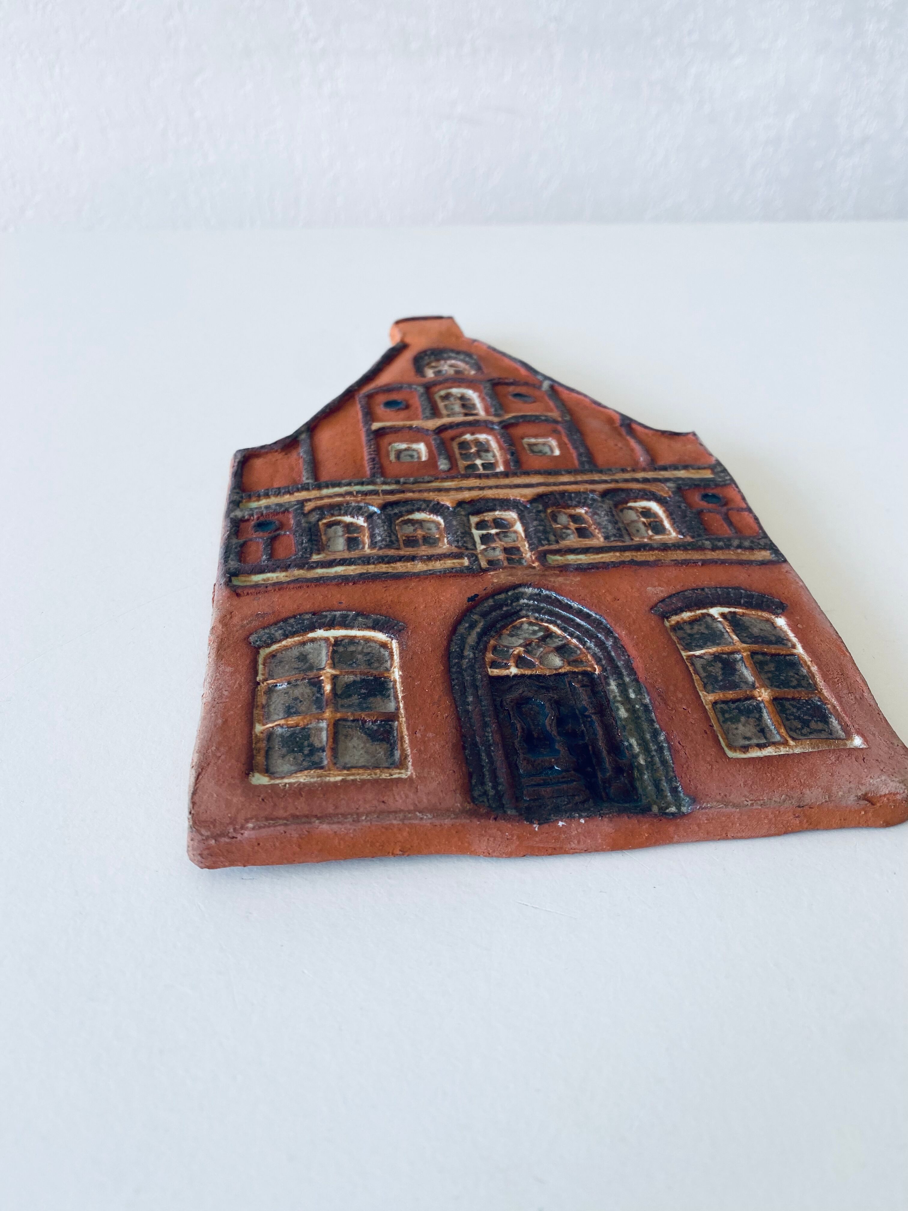 Decorative house wall pottery