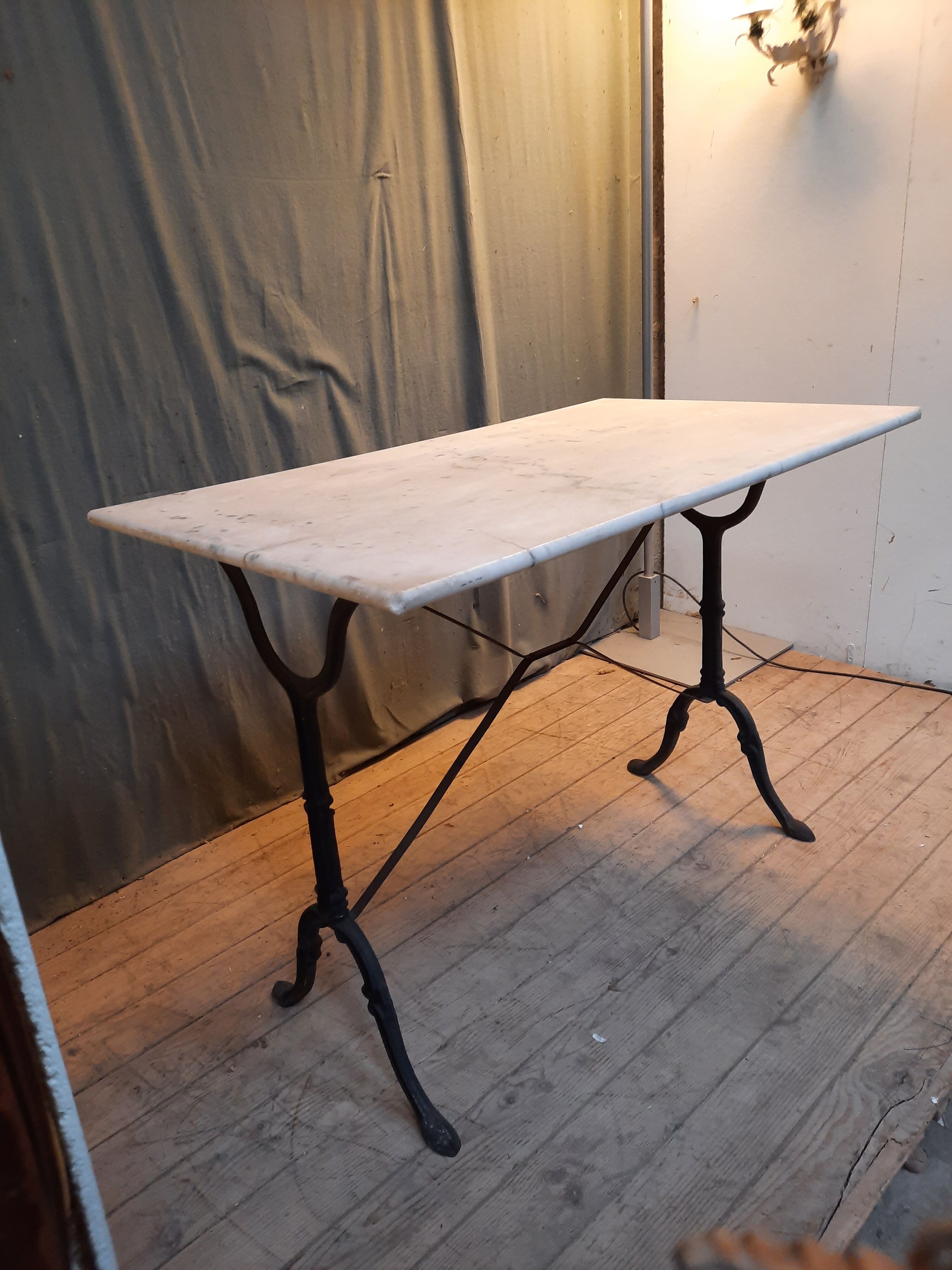 Table bistrot marbre