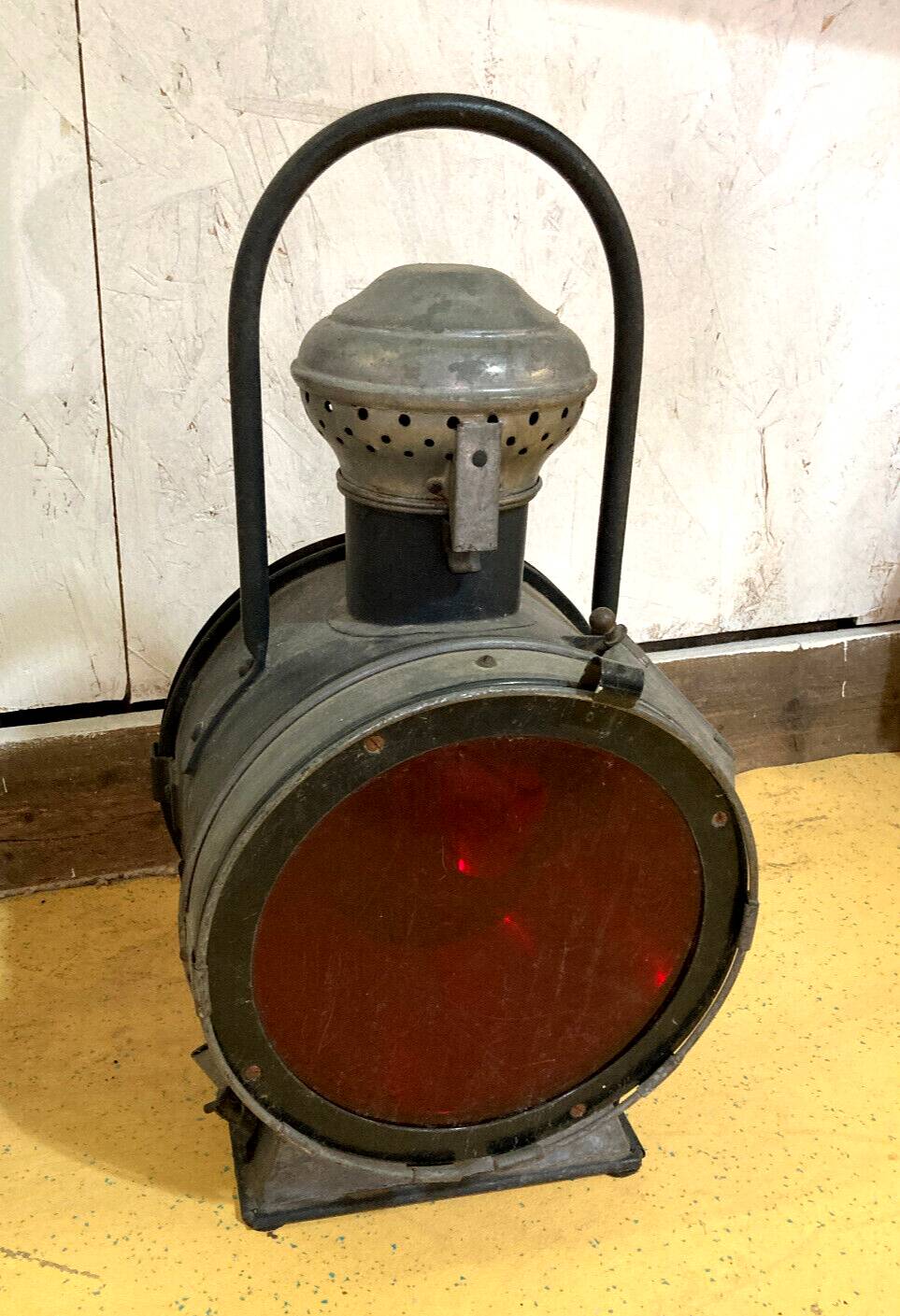 Old locomotive lantern - SNCF