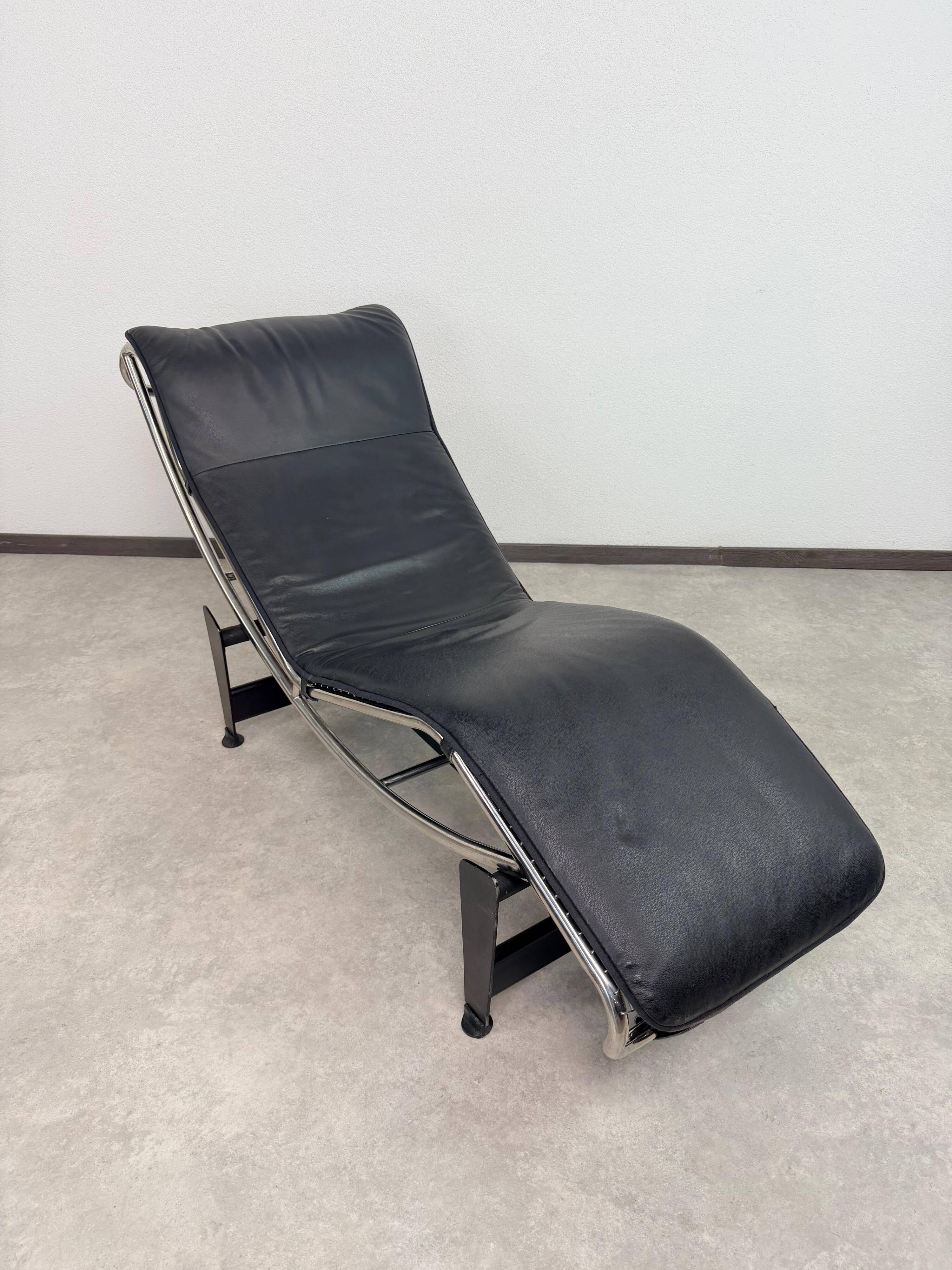 Vintage LC4 Chaise Longue by Le Corbusier in black leather