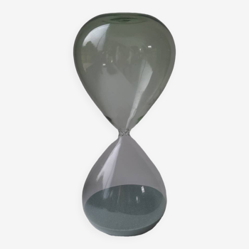 Glass hourglass