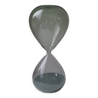 Glass hourglass