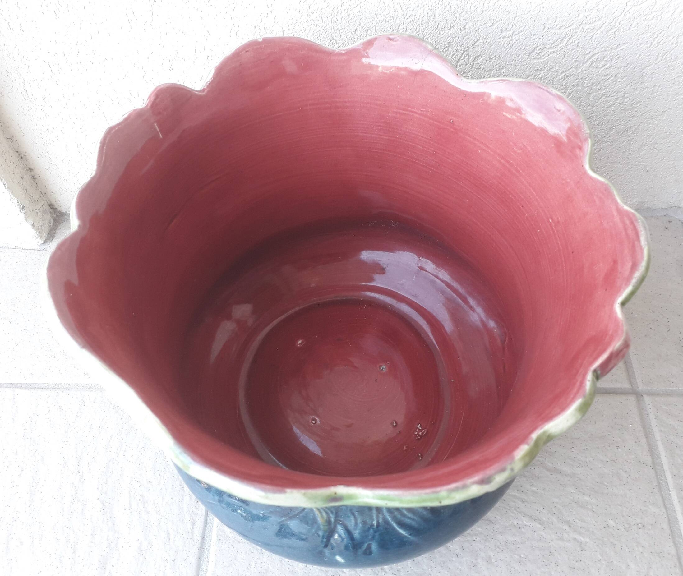 Earthenware cache-pot