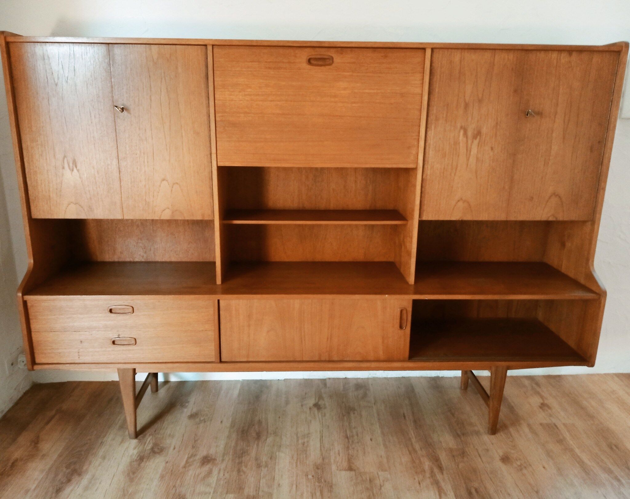 Sandinavian sideboard