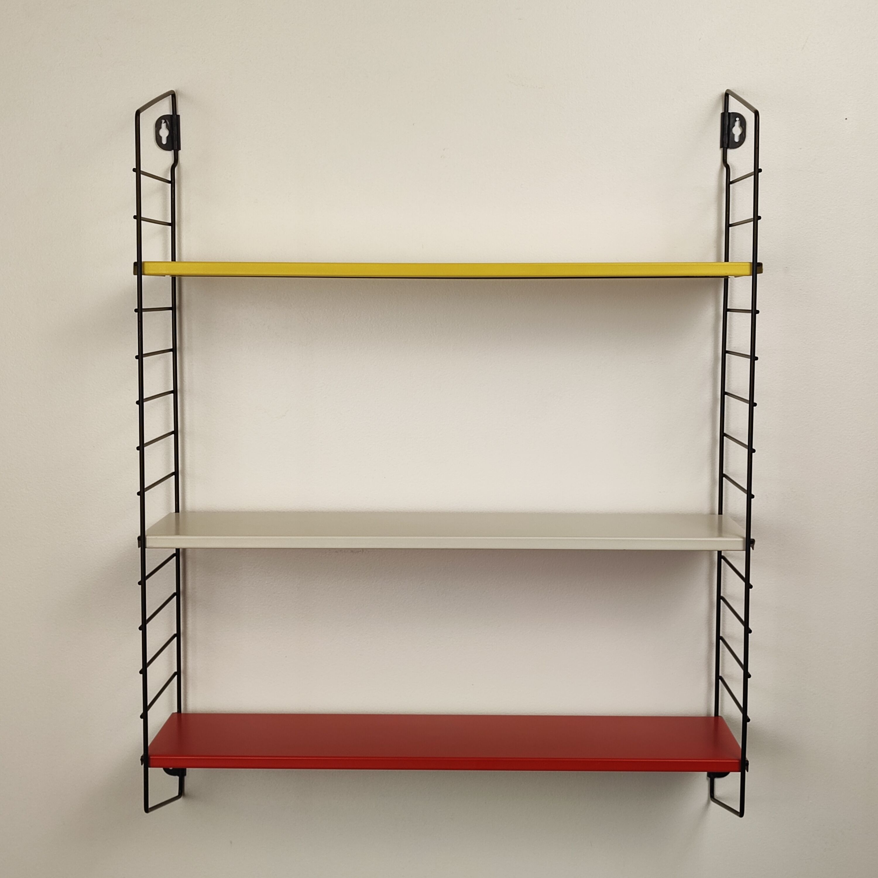 Shelf Tomado string