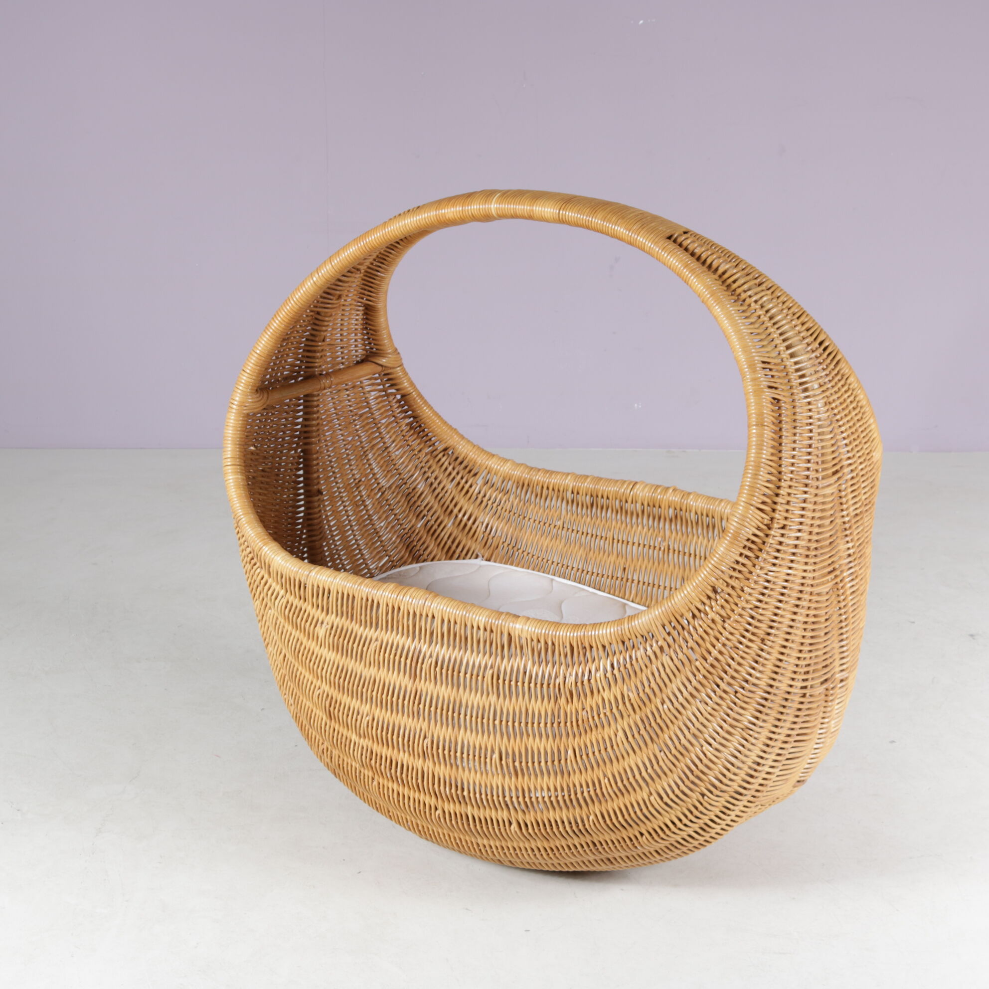 1960s wicker baby bed from the Netherlands