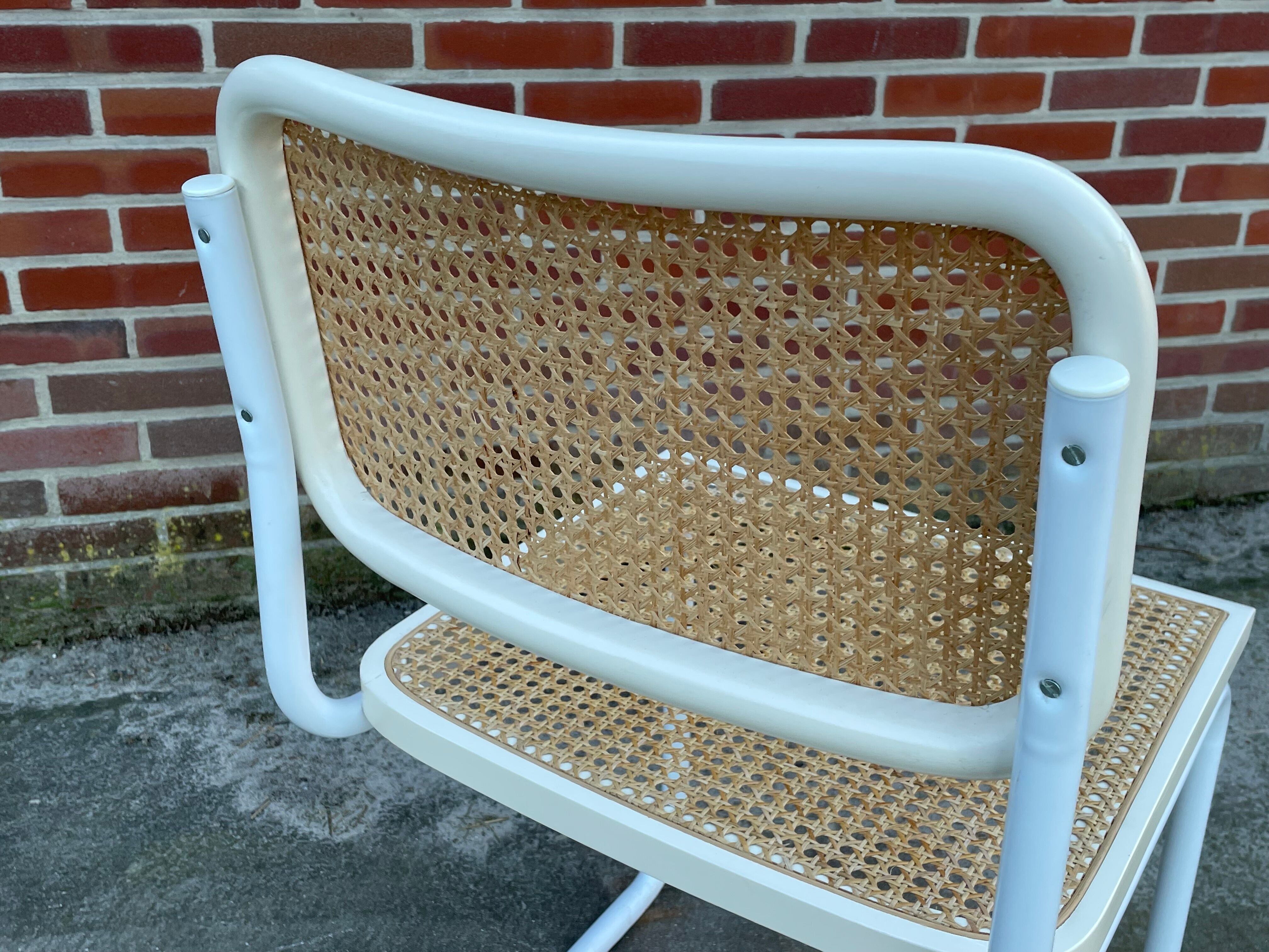 Set of 4 Cesca b32 model chairs in white