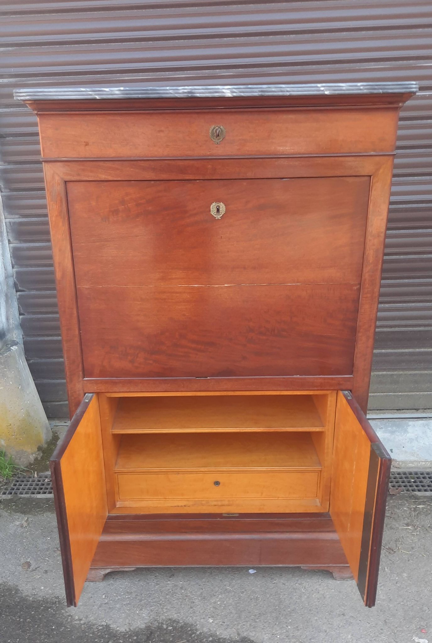 Secretary in veneer from the nineteenth century
