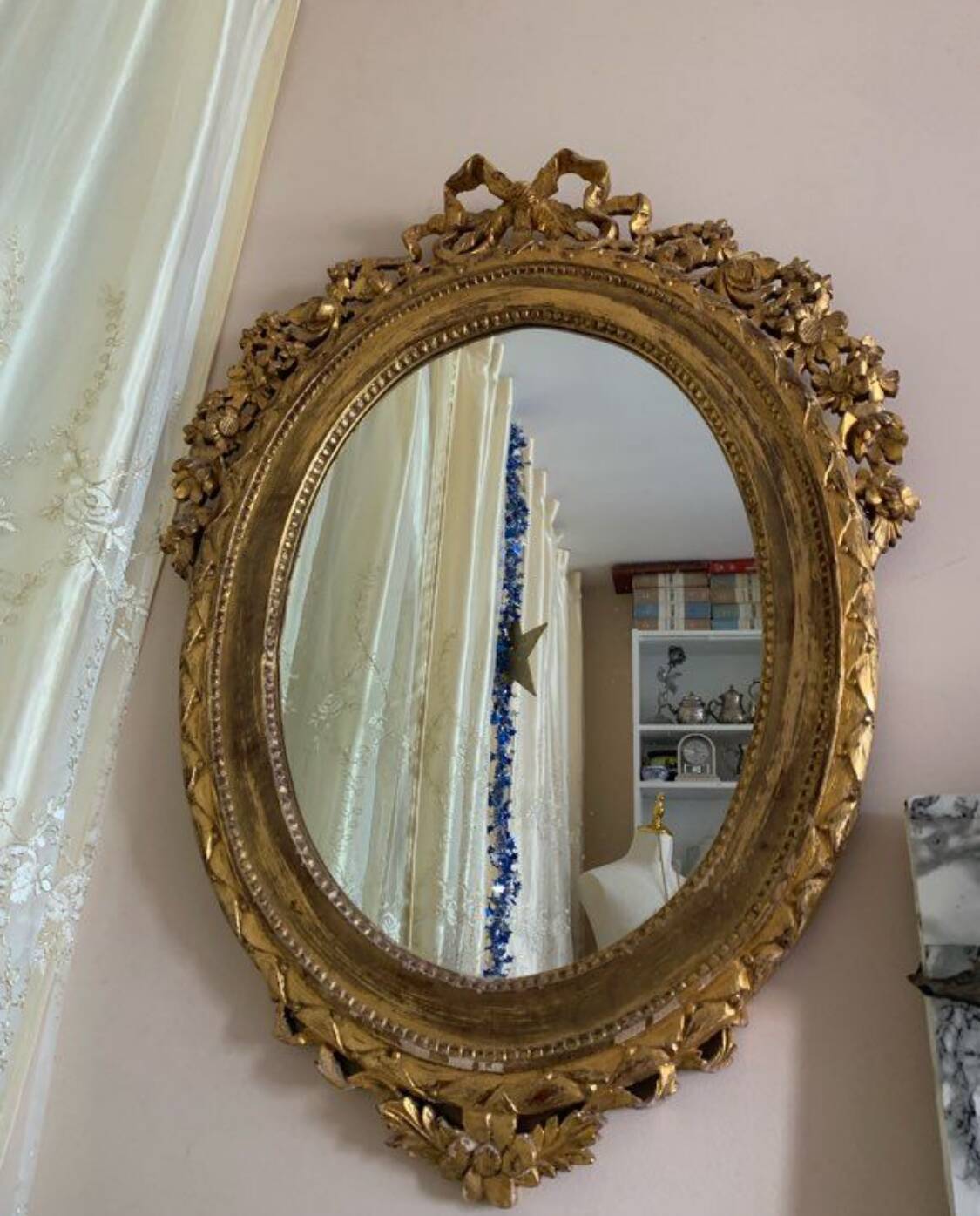 Antique oval mirror with gold leaf – Pediment with bow & floral motifs style