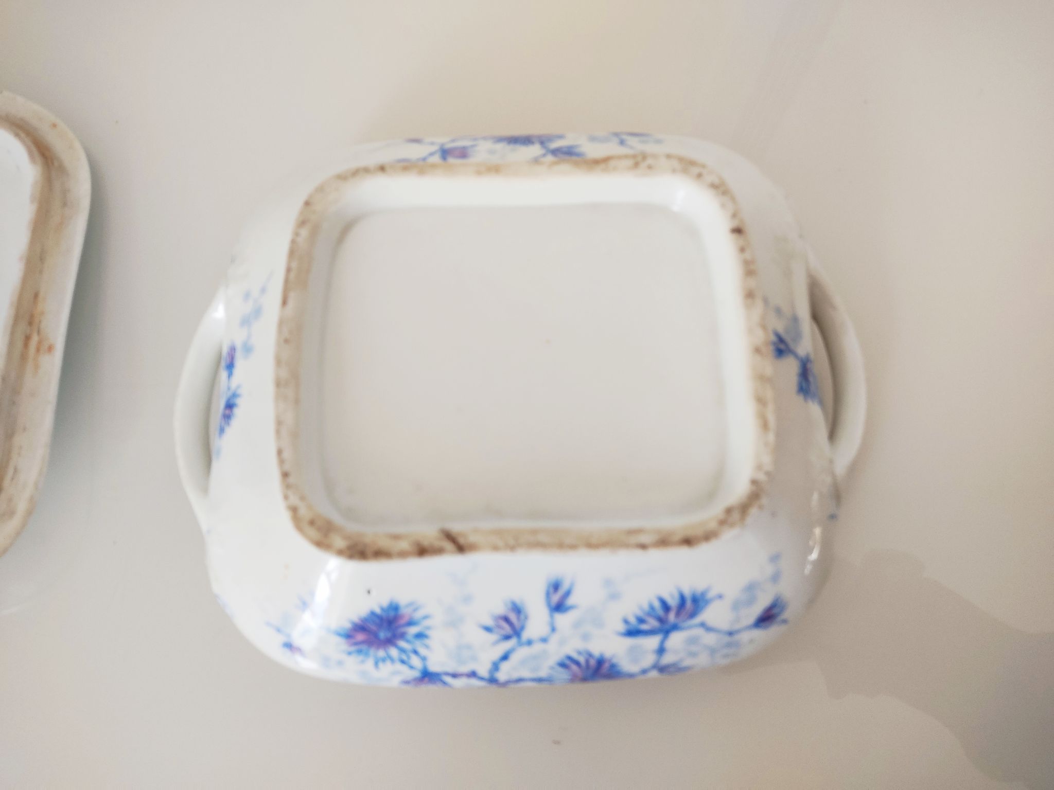 Dish with porcelain lid decoration blue flowers
