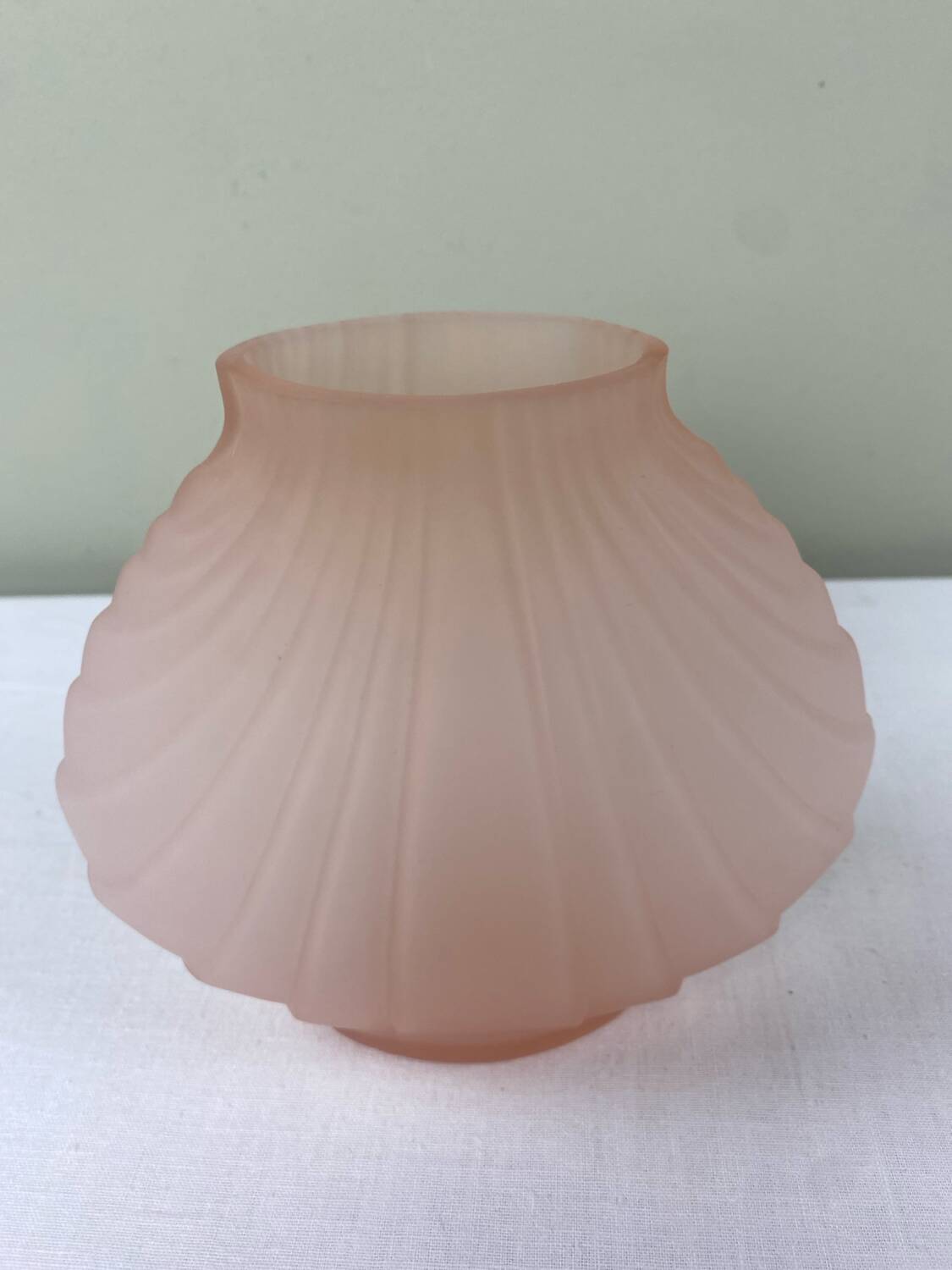 Vase art déco en verre opaque