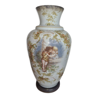 Vase en opaline