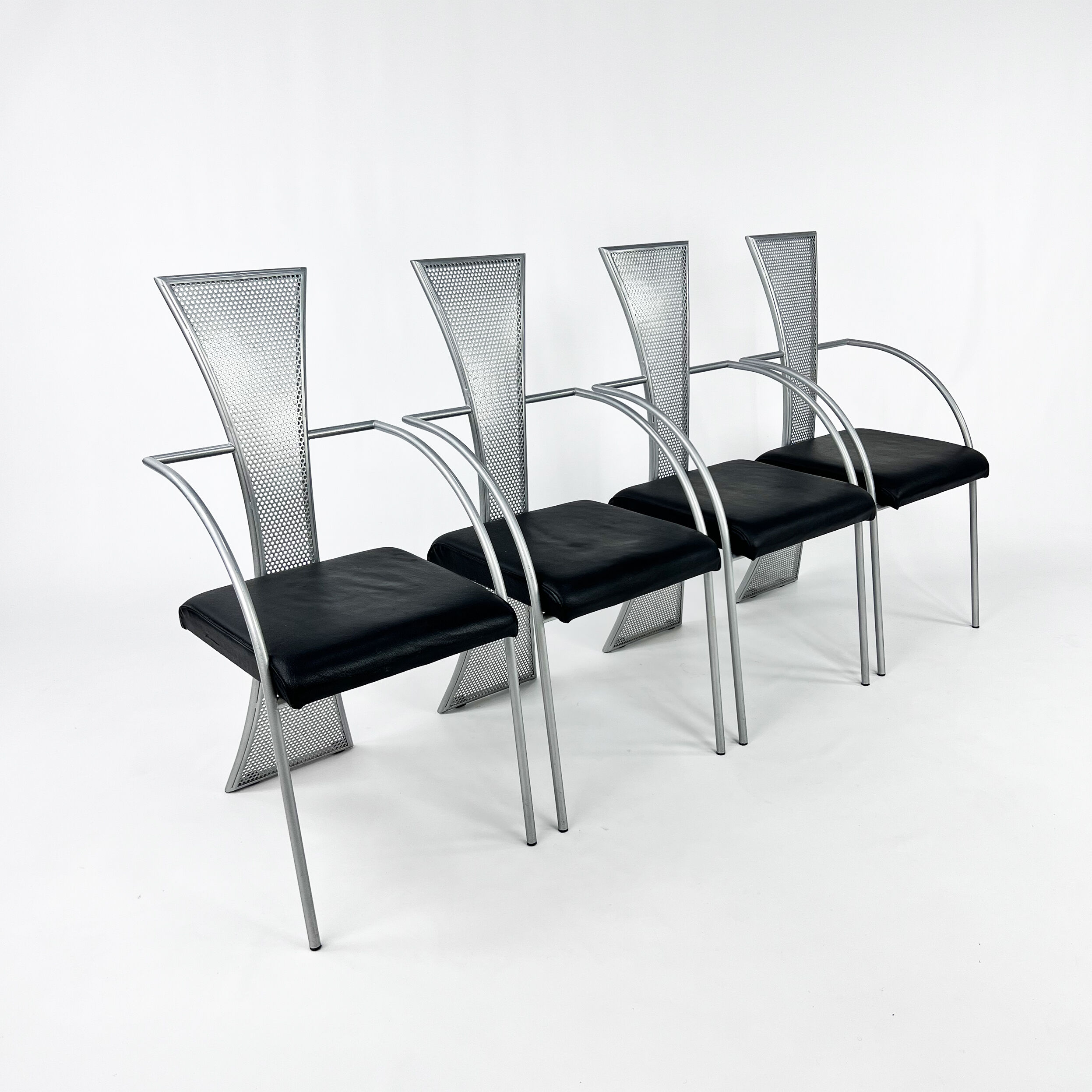 4 chaises postmodernes en acier et cuir, années 1990