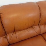 Vintage cognac camel leather canapé from the 1970s.