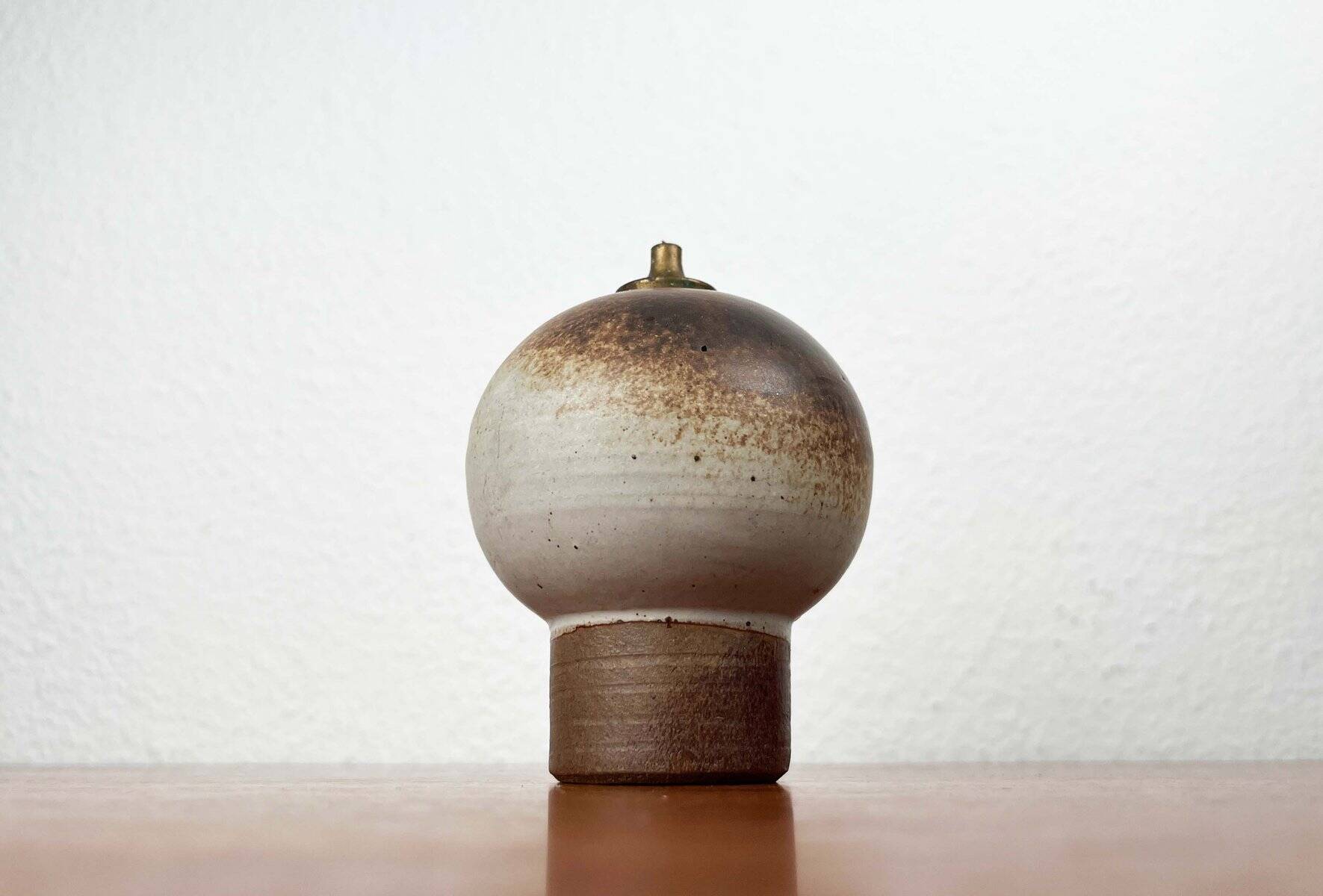 Mid-century modern ceramic oil lamp by Danish studio Aage Würtz, 1956.