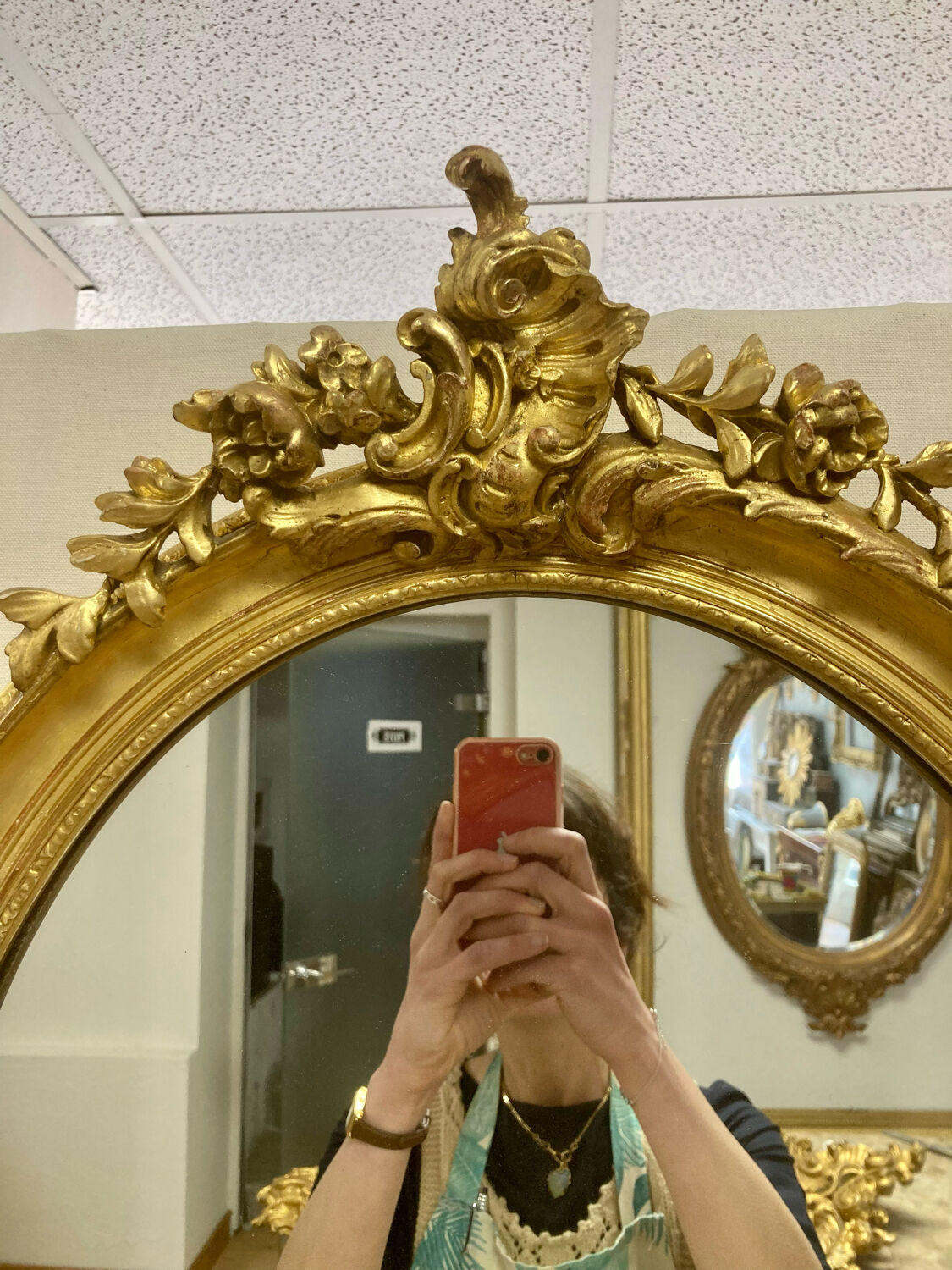 Miroir oval en bois doré 70x49cm