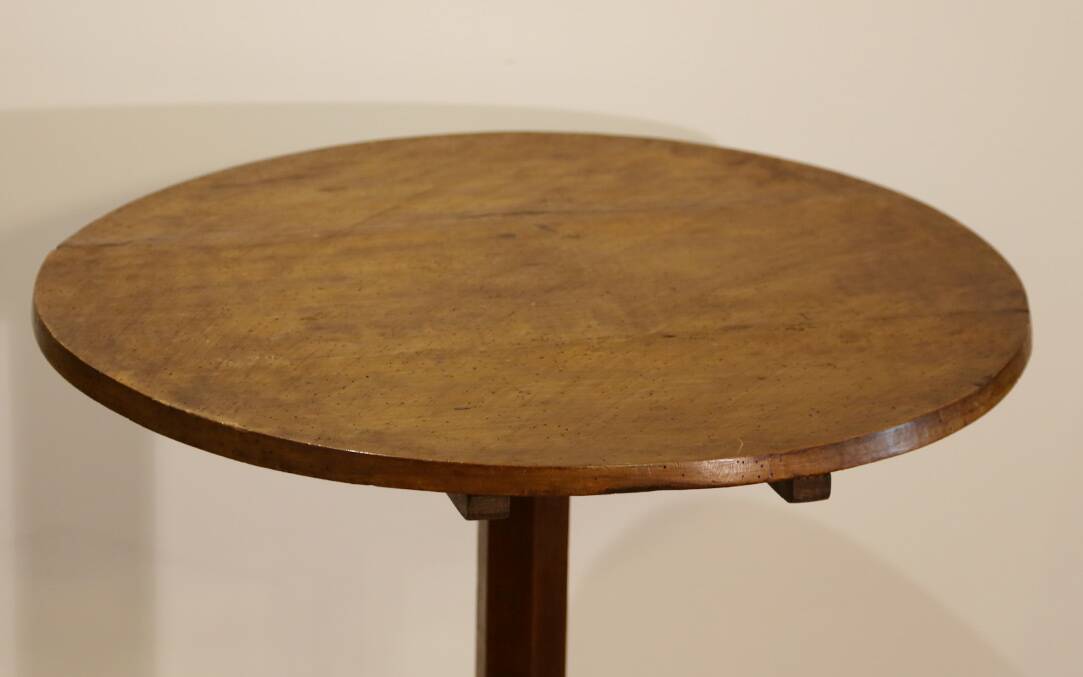 Guéridon tripode Directoire Plateau pliable, XVIIIe