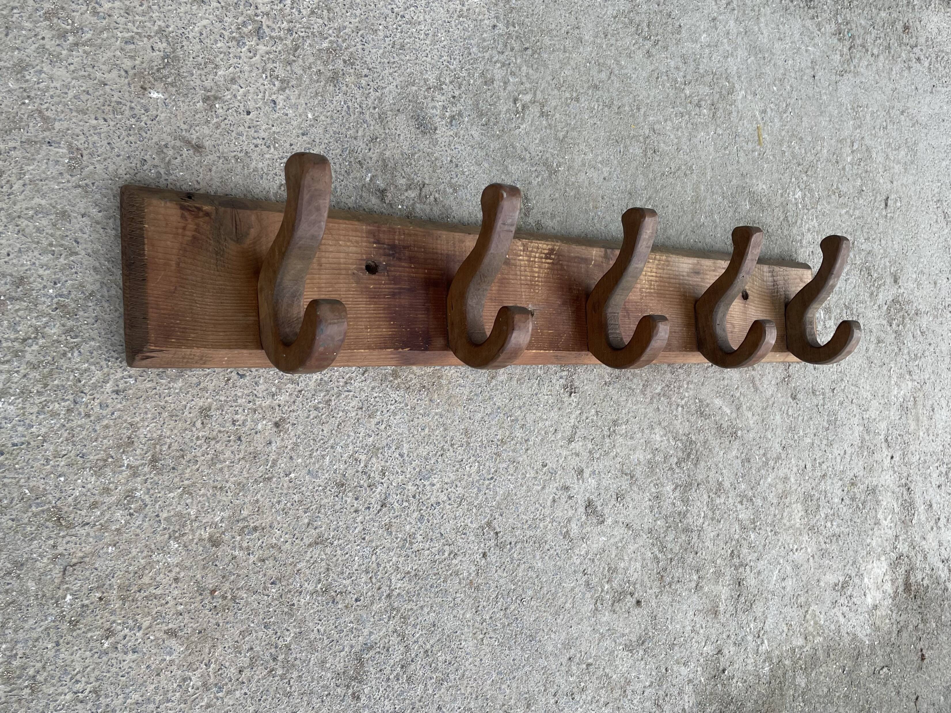 Wooden wall-mounted coat rack with 5 hooks