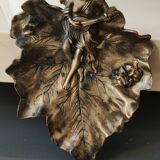 Art Nouveau pocket emptier/Woman with mandolin on vine leaves in spelter