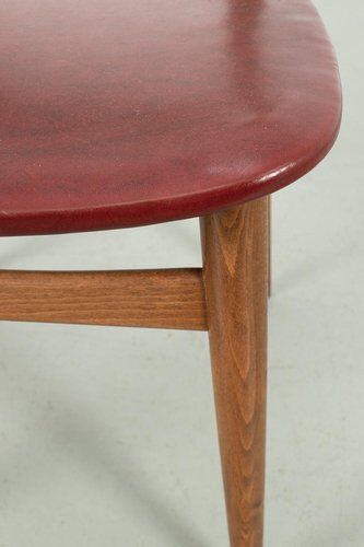 Chaise vintage avec simili cuir rouge