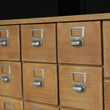 Furniture of trade: dresser of apothecary.