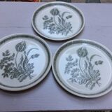 3 dinner plates