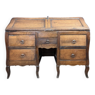 Bureau de pente bordelais époque Louis XV galbé en noyer massif vers 1750